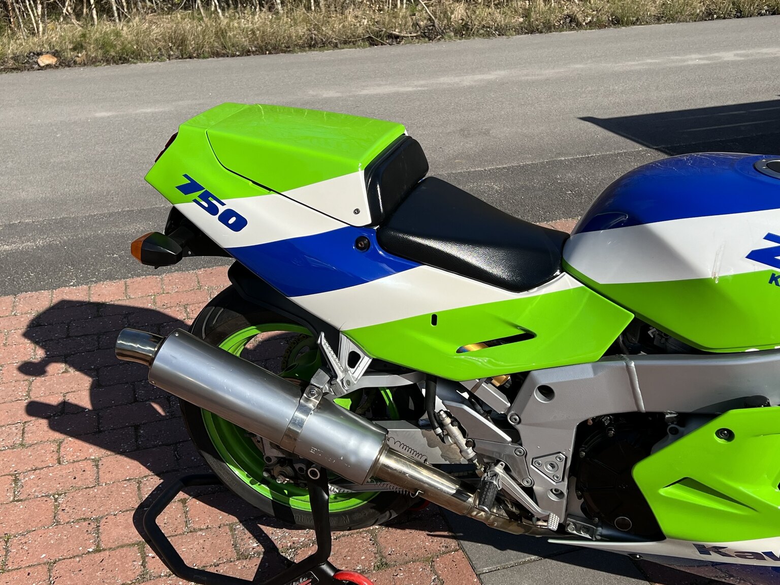 Exterior image of 1989 Kawasaki ZXR 750 H1 (15)