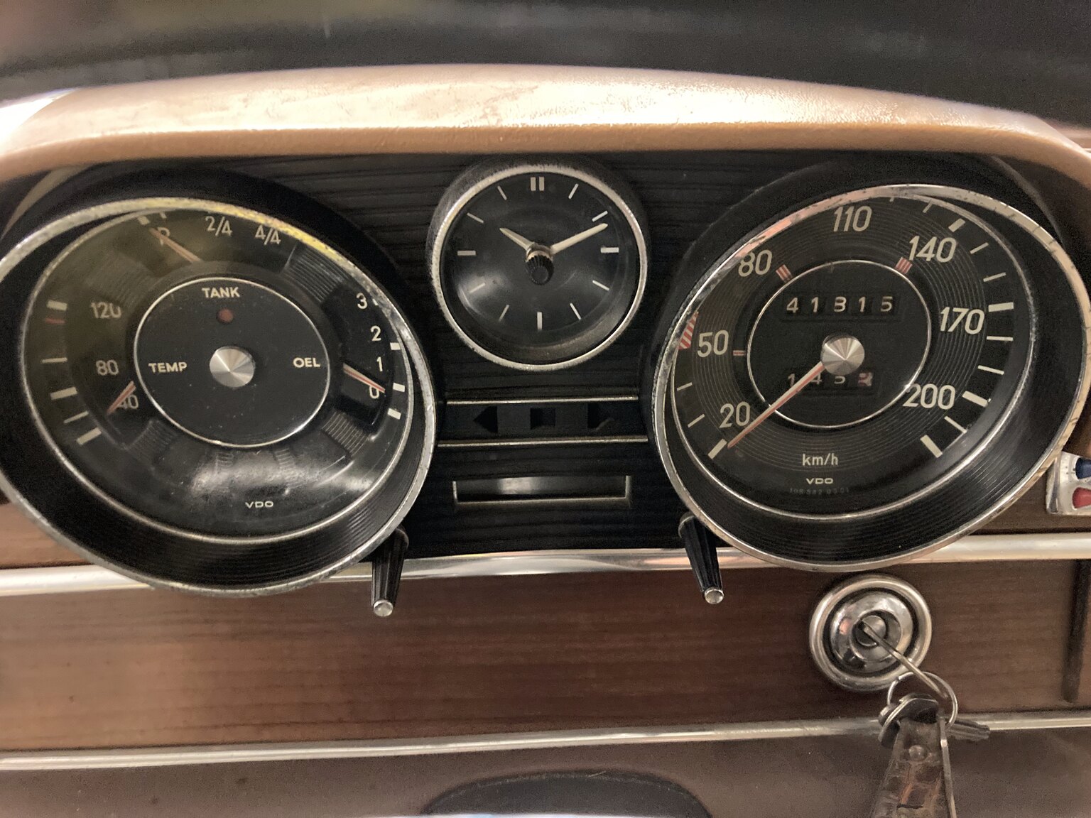 Interior image of 1966 Mercedes-Benz 250s