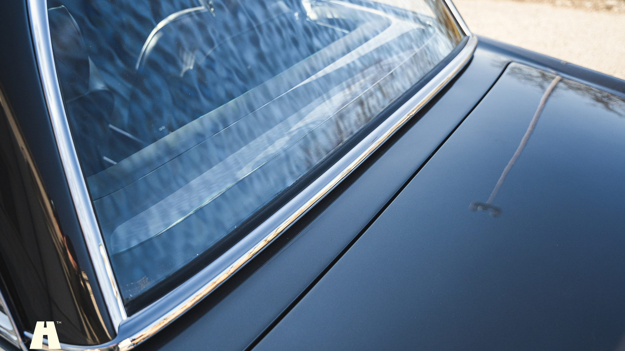 Exterior image of 1970 Mercedes 280 SL Pagoda (71)