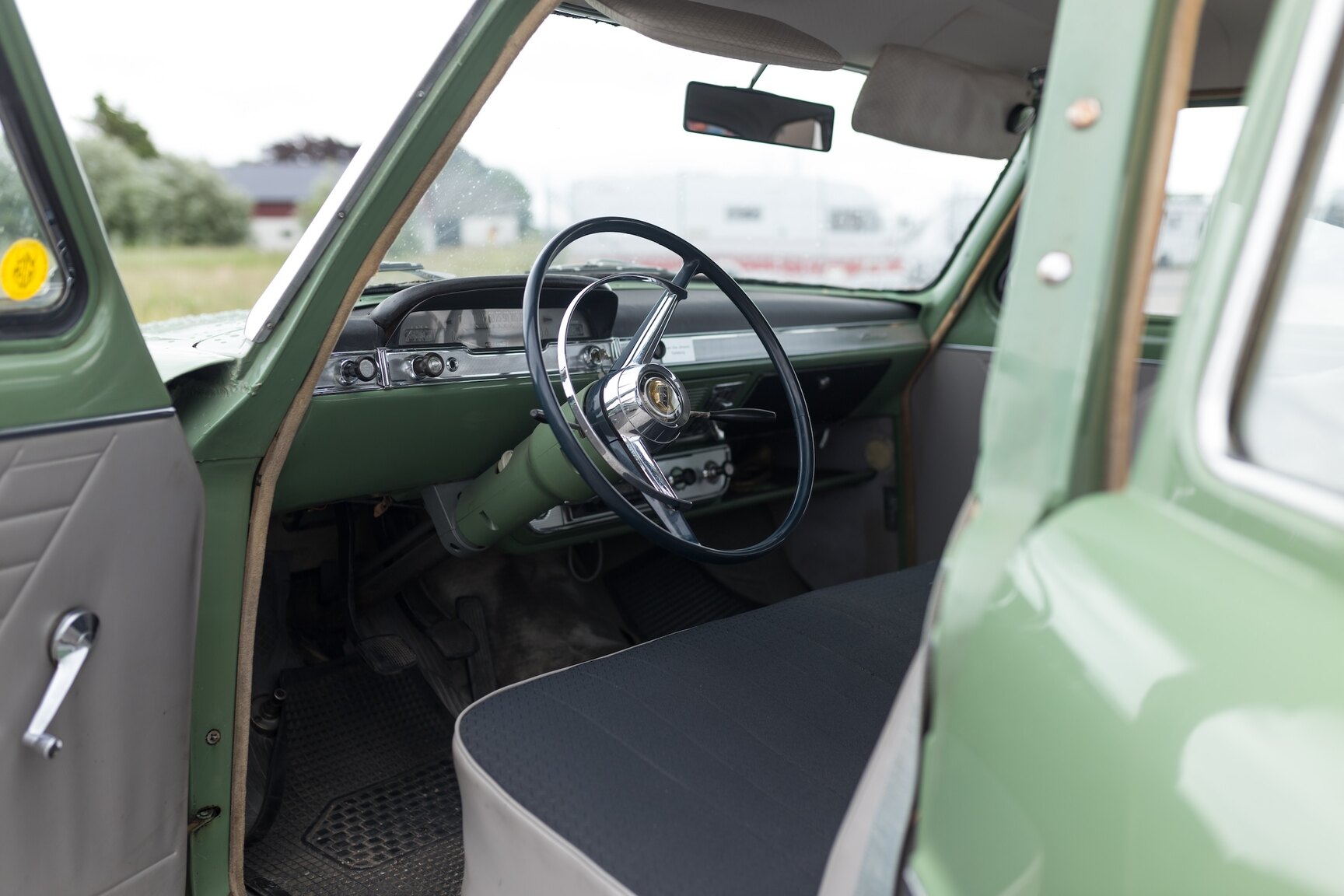 Interior image of 1959 Ford Consul (5)