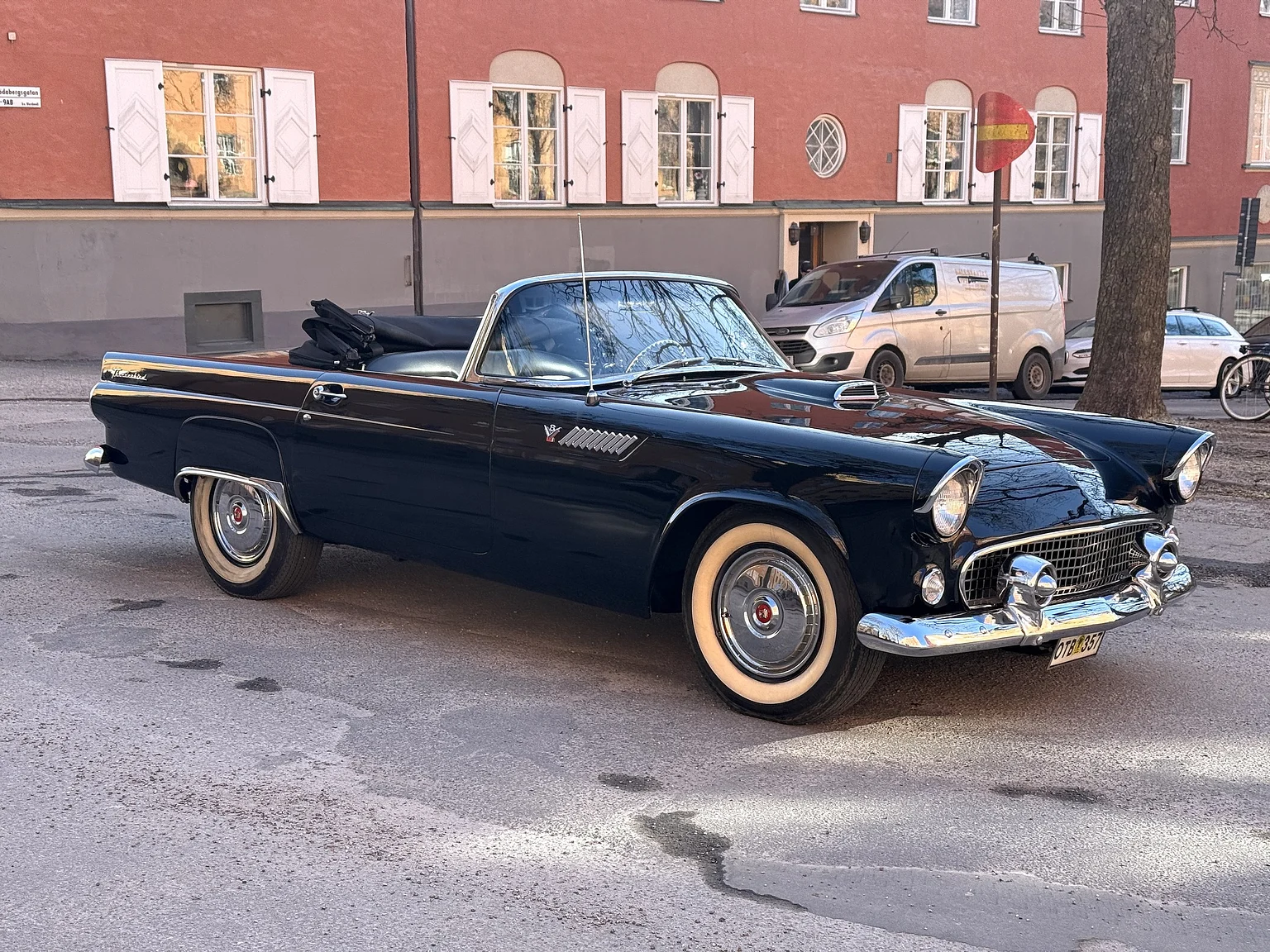 Exterior image of 1955 Ford Thunderbird (4)