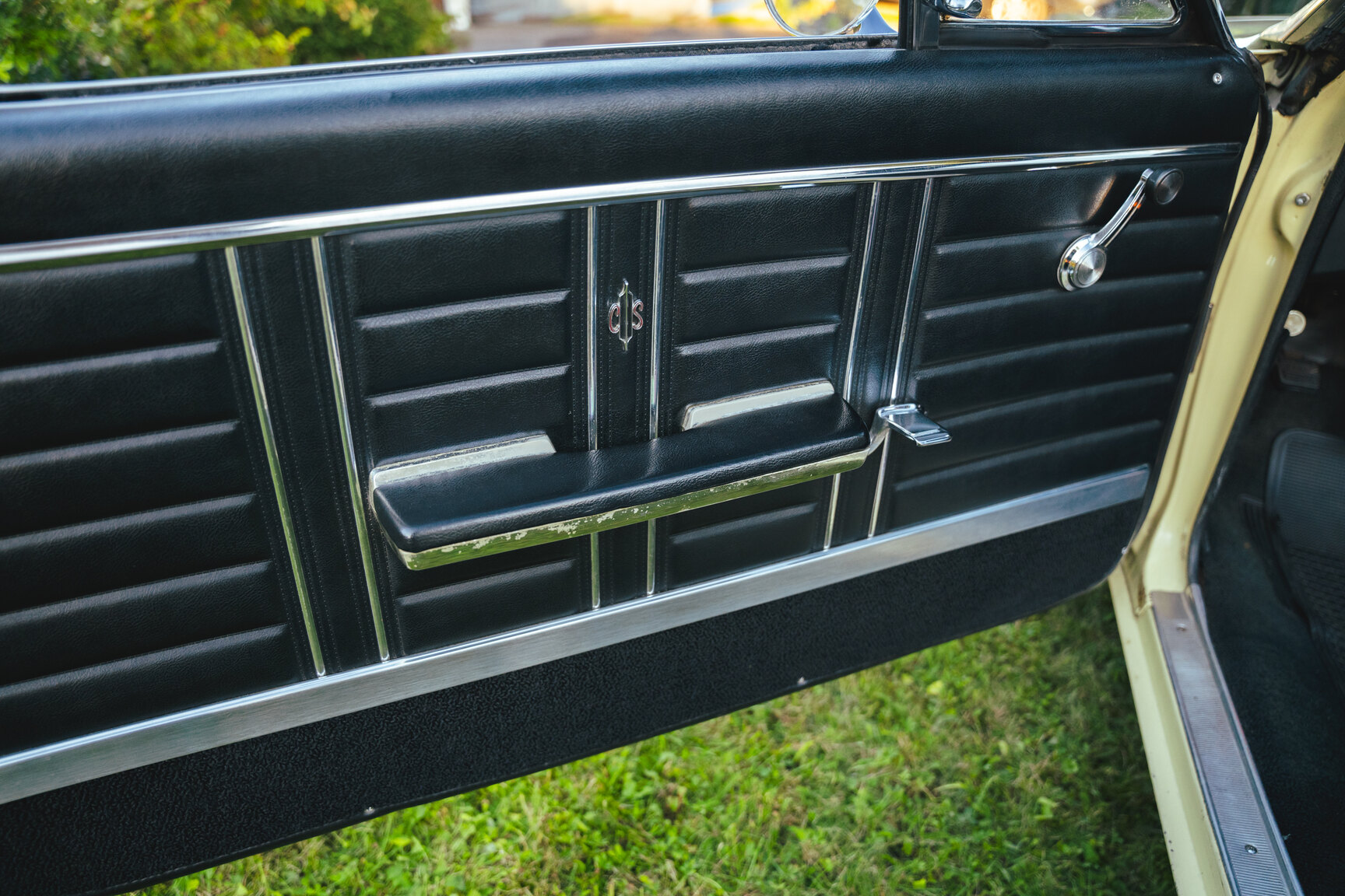 Interior image of 1967 Oldsmobile Cutlass Supreme Cabriolet
