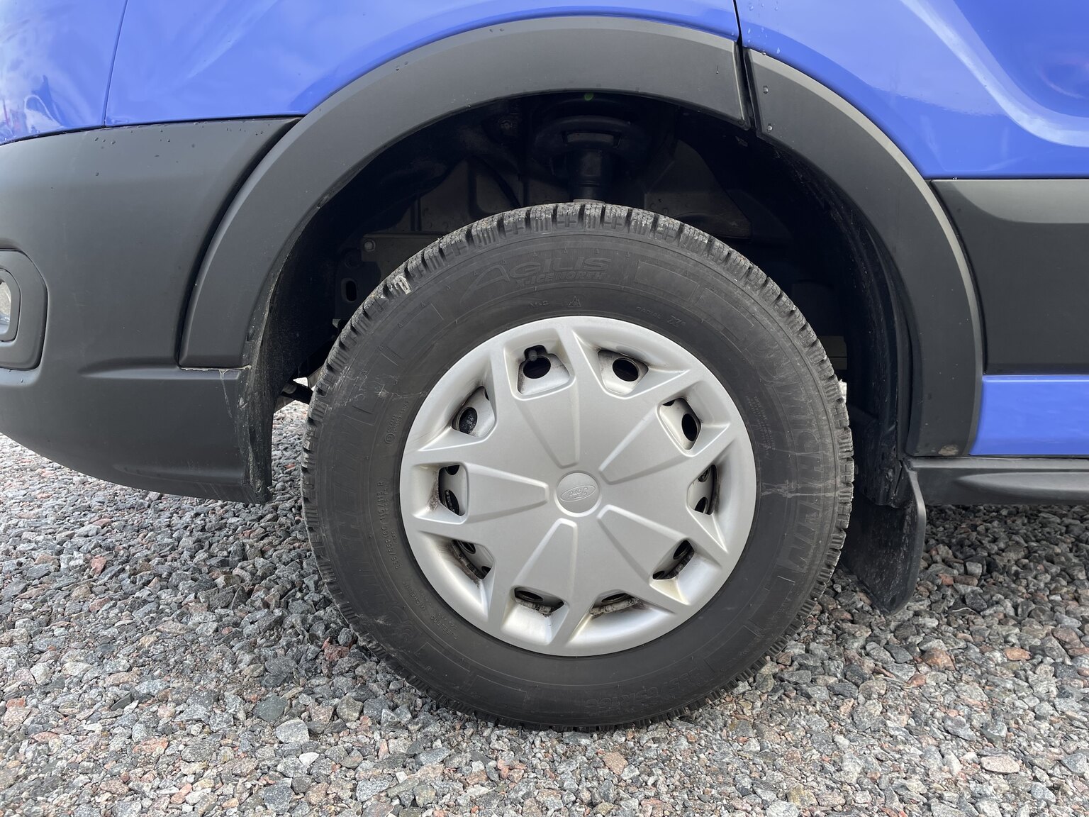 Exteriörbild på 2022 Ford Transit fordonstransport