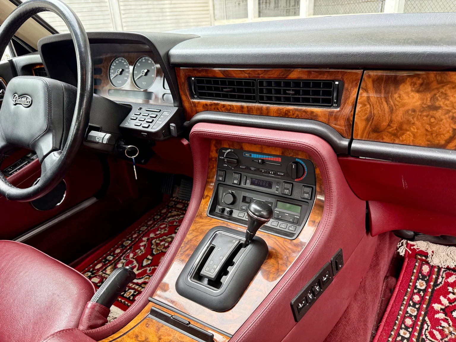 Interior image of 1988 Daimler Six (40)