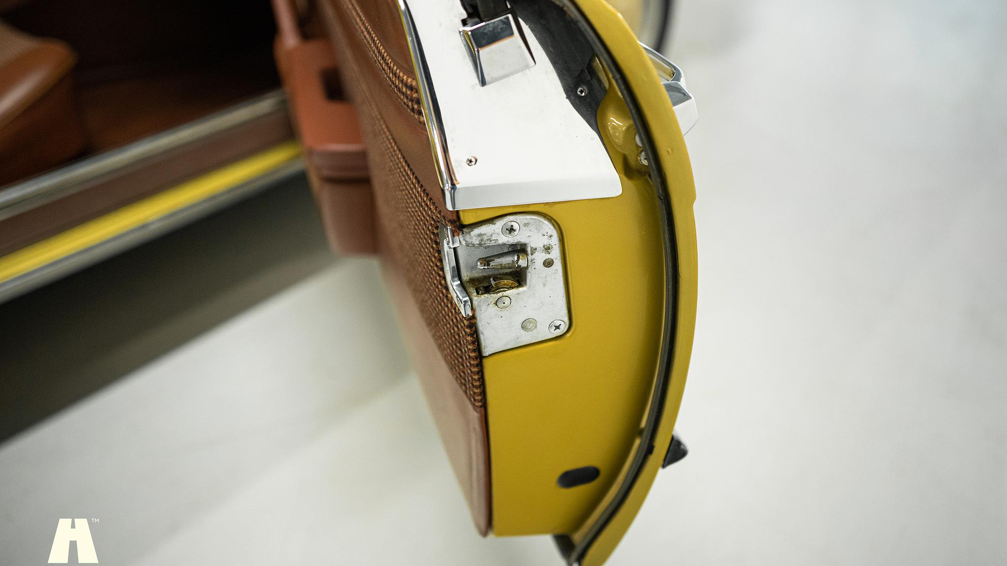 Interior image of 1975 Mercedes SL 350