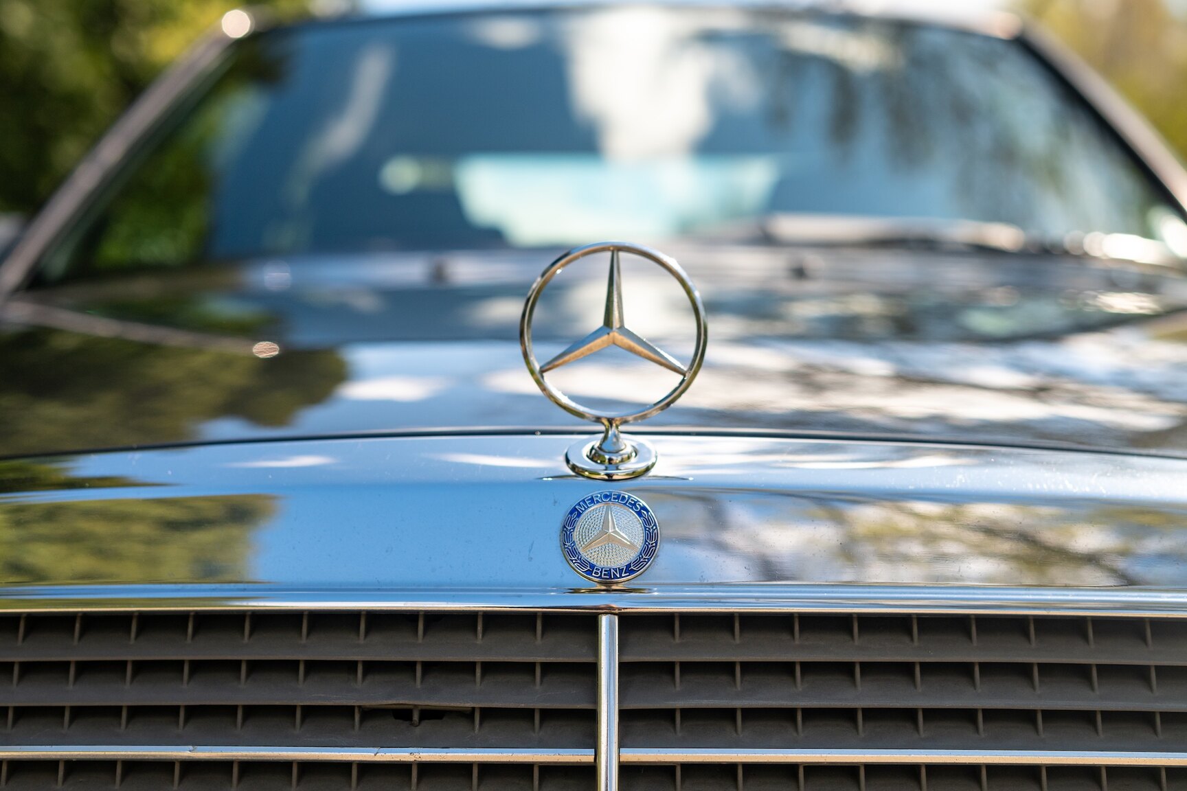 Exterior image of 1993 Mercedes-Benz 400 E