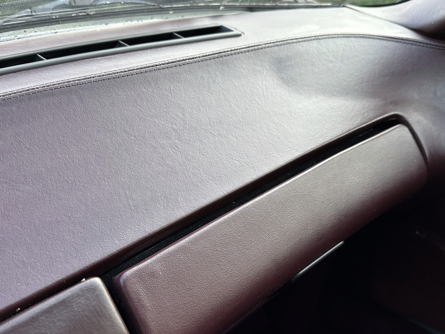 Interior image of 1985 Porsche 928 (23)