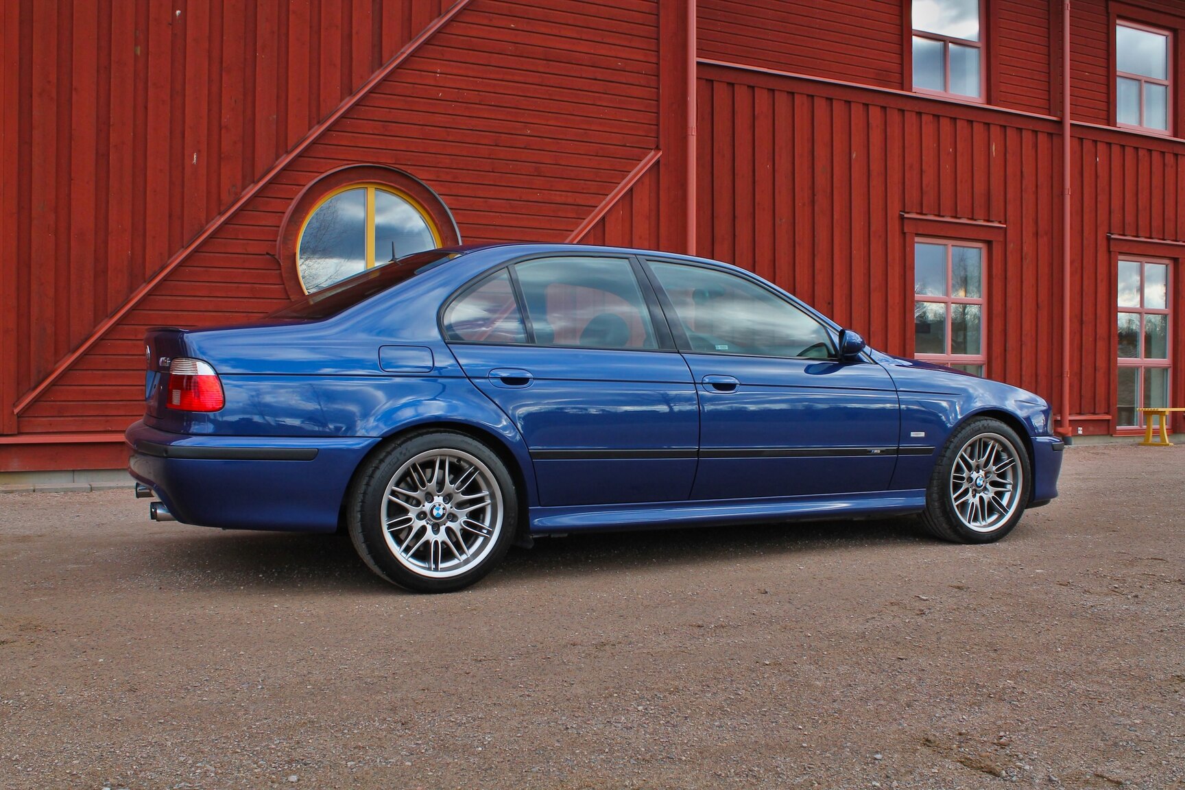Exteriörbild på 2003 BMW M5
