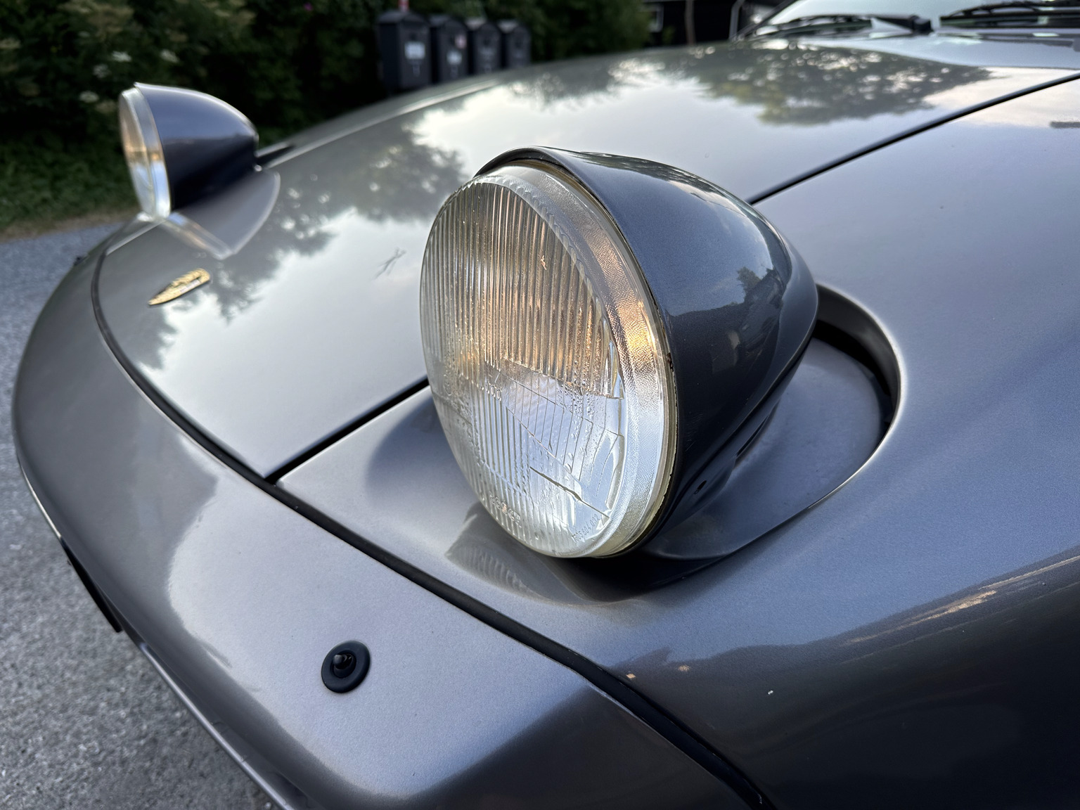 Exterior image of 1985 Porsche 928 (56)