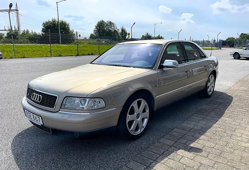2000 Audi S8 RGE867