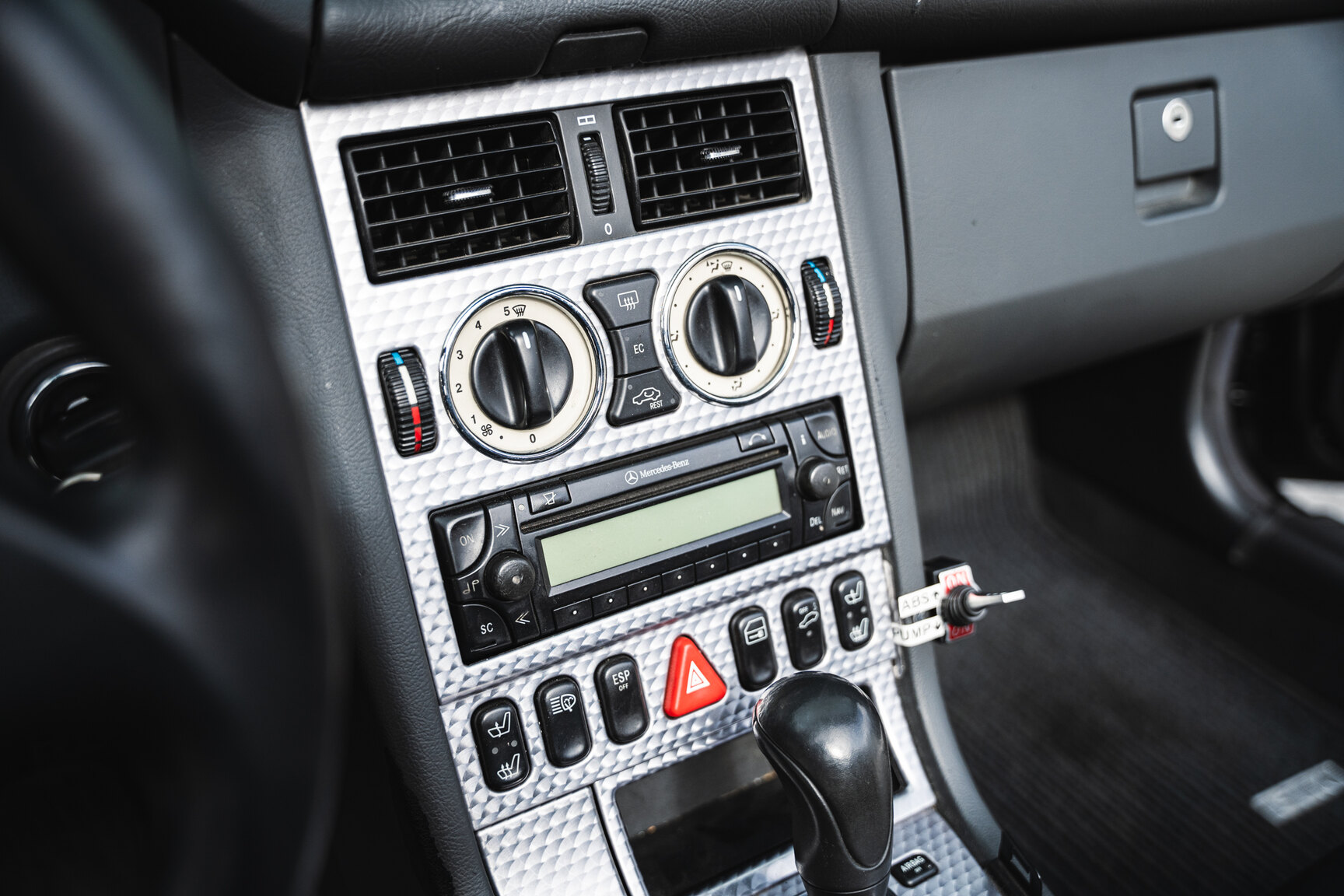 Interiörbild 2001 Mercedes-Benz SLK 32 AMG