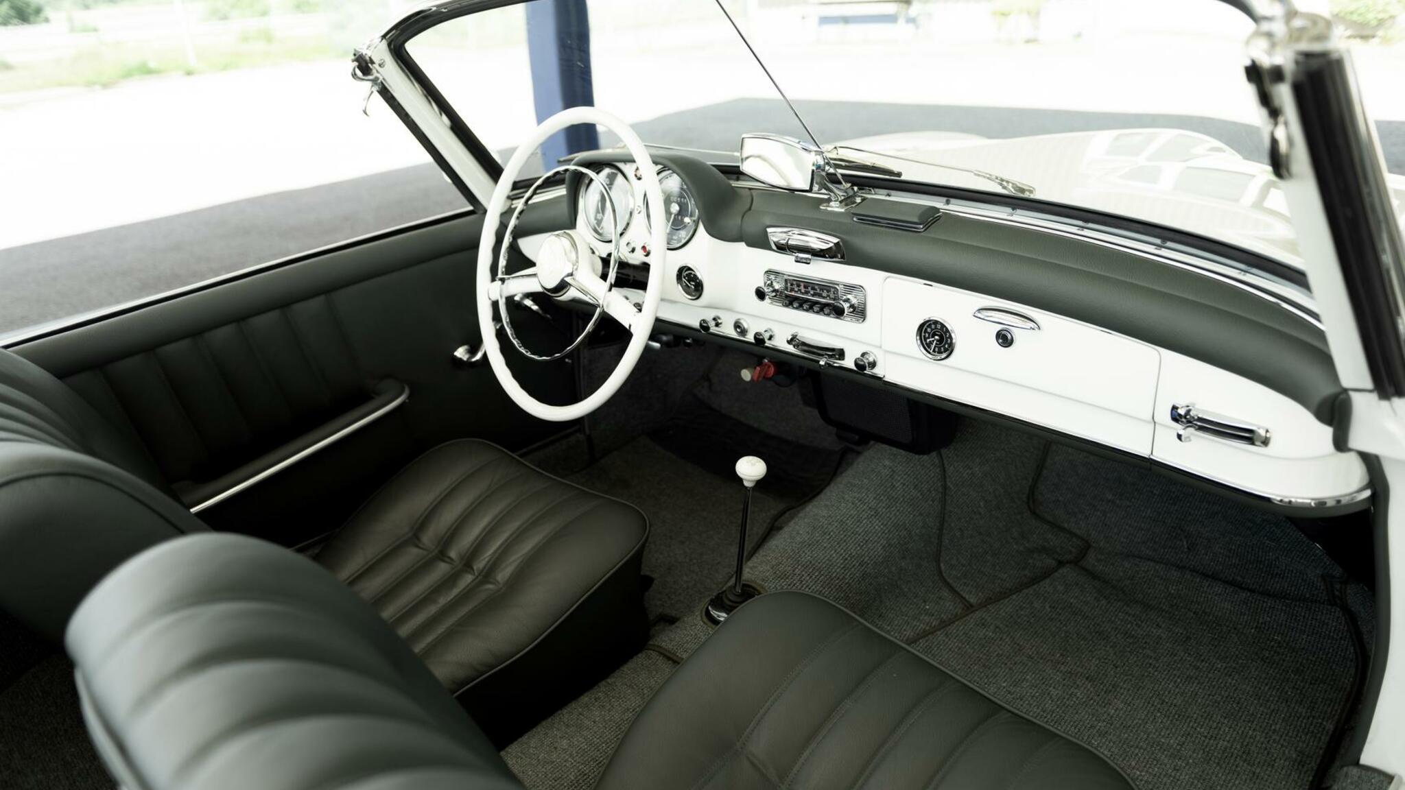 Innenraumfoto von 1956 Mercedes Benz 190 SL Roadster (13)