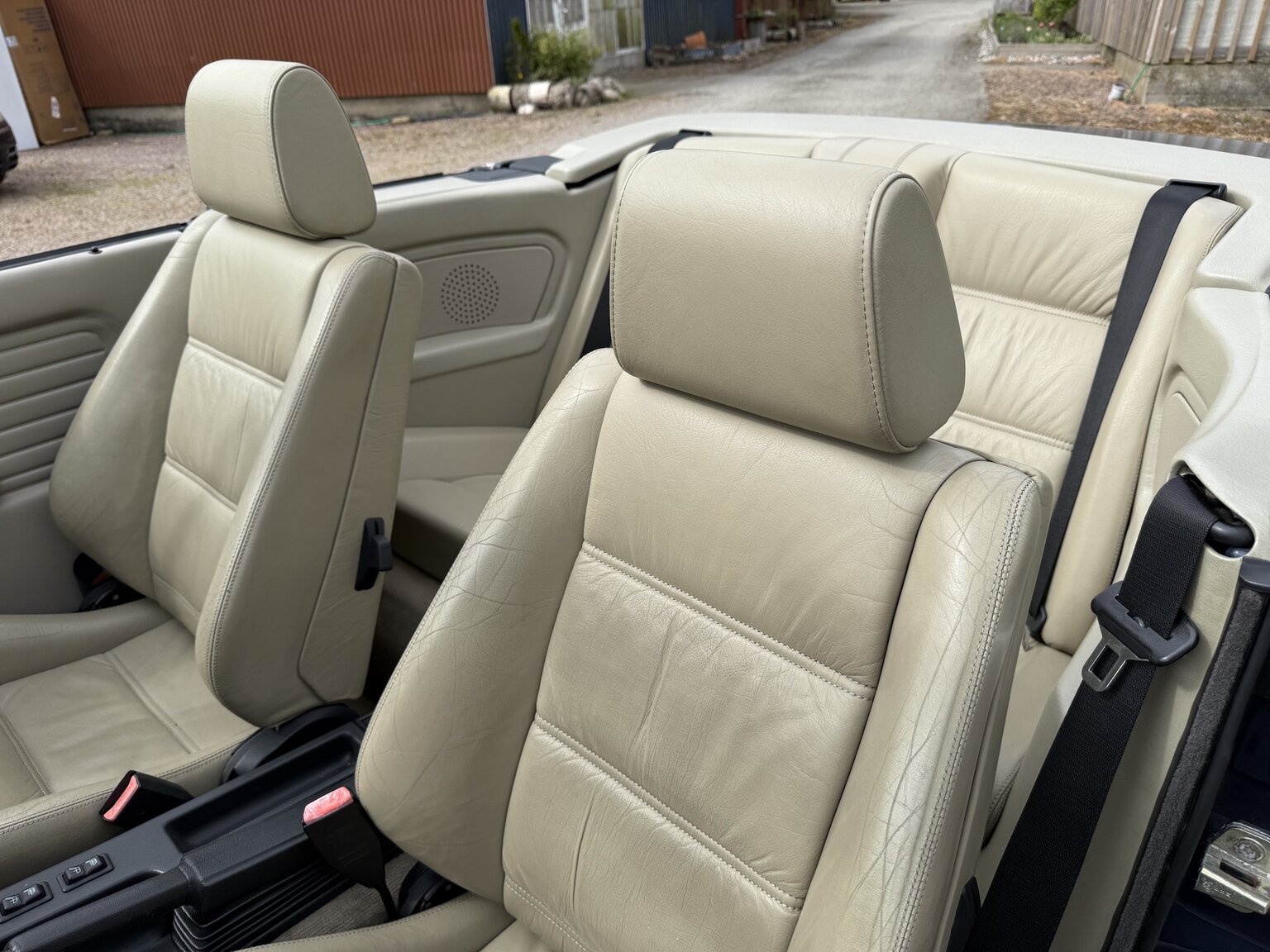 Interior image of 1987 BMW 325i Convertible