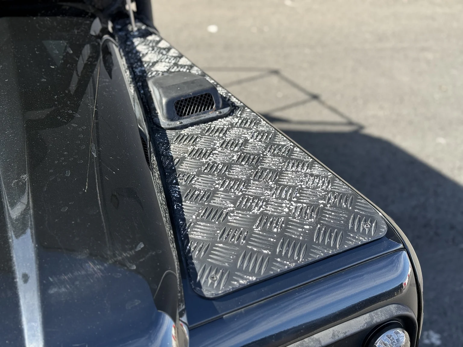 Aussenfoto 2000 Land Rover Defender 110 Tomb Raider (23)