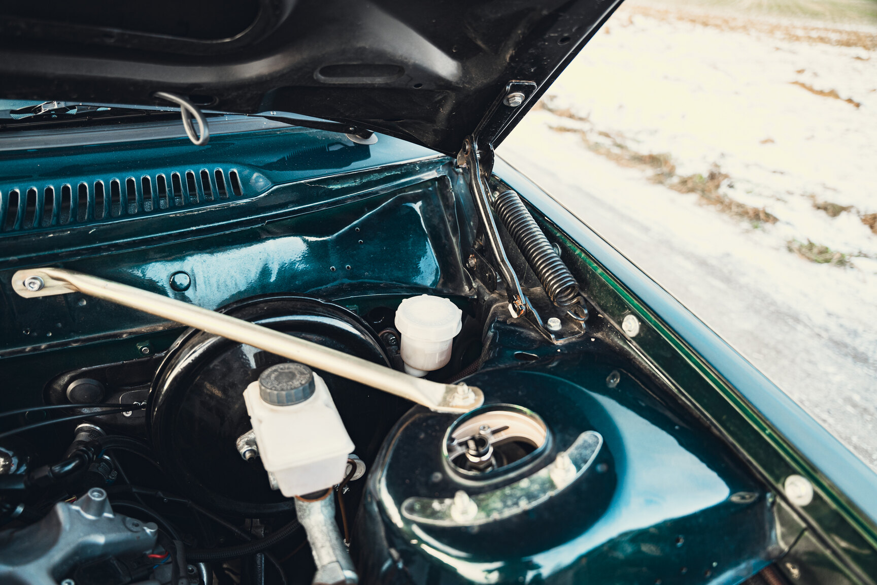 Image of 1980 VOLVO 240 V8 mechanics