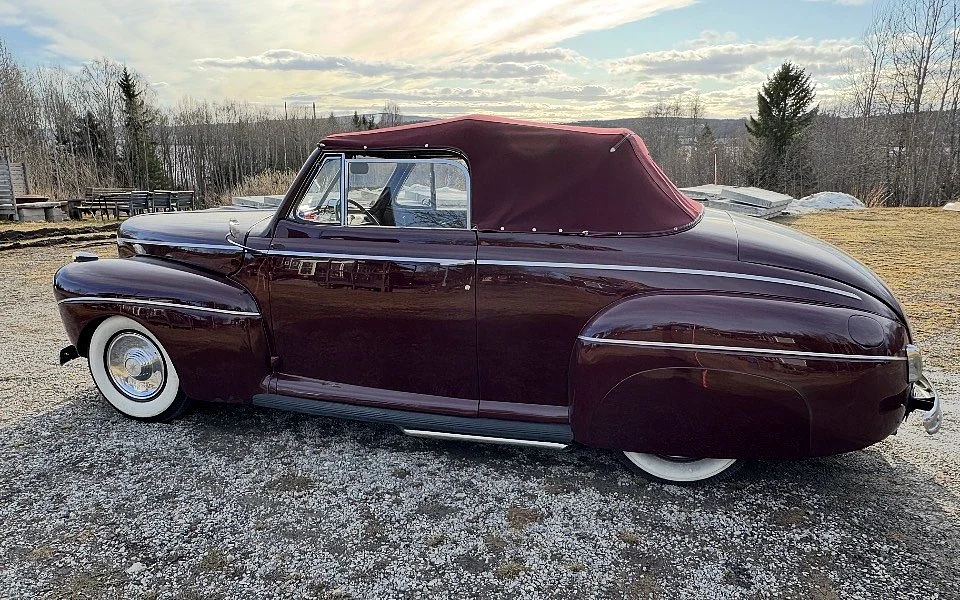 Exteriörbild på 1941 Ford Super De Luxe Cabriolet (7)