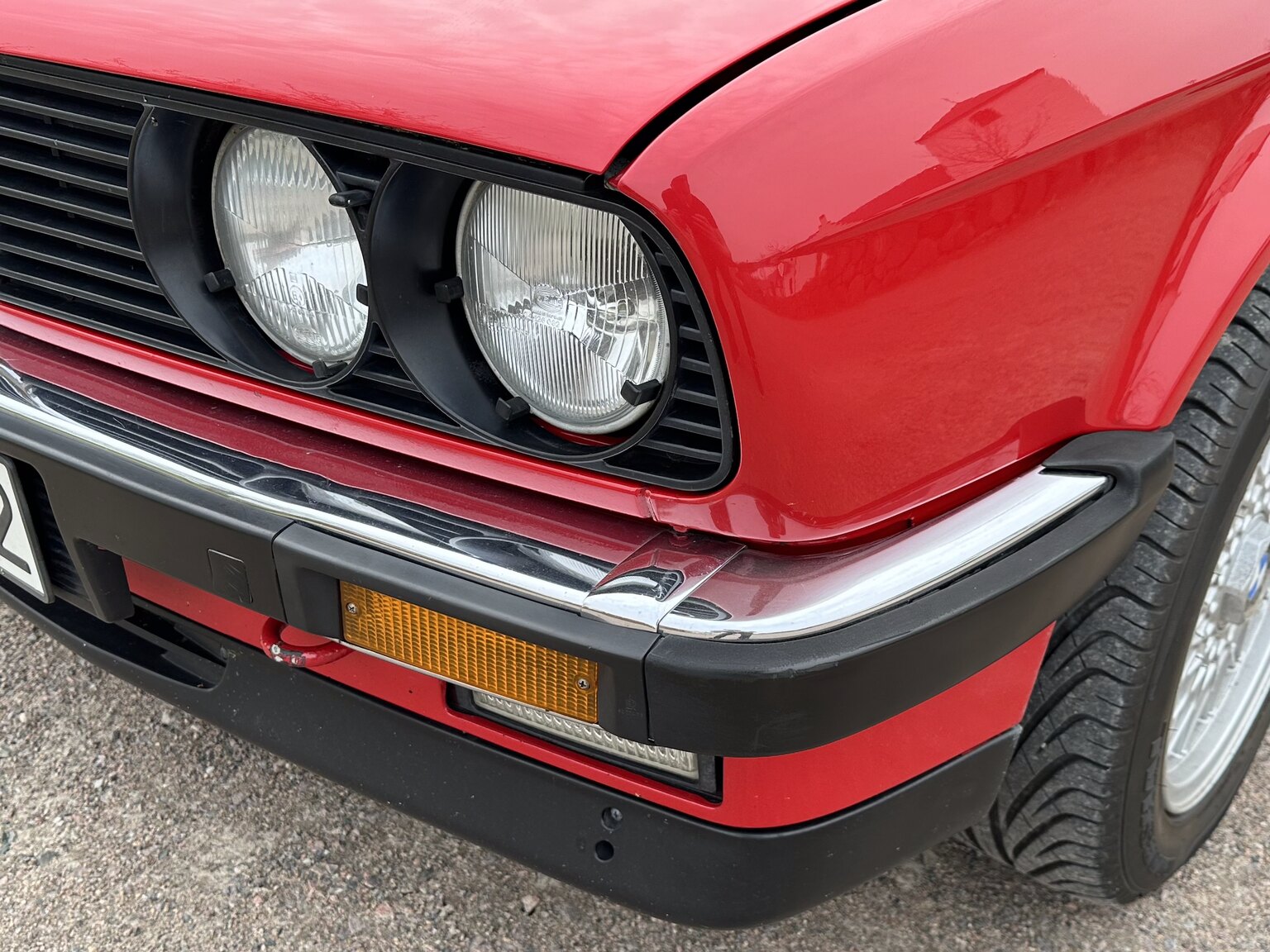 Exterior image of 1987 BMW 325i Convertible (45)