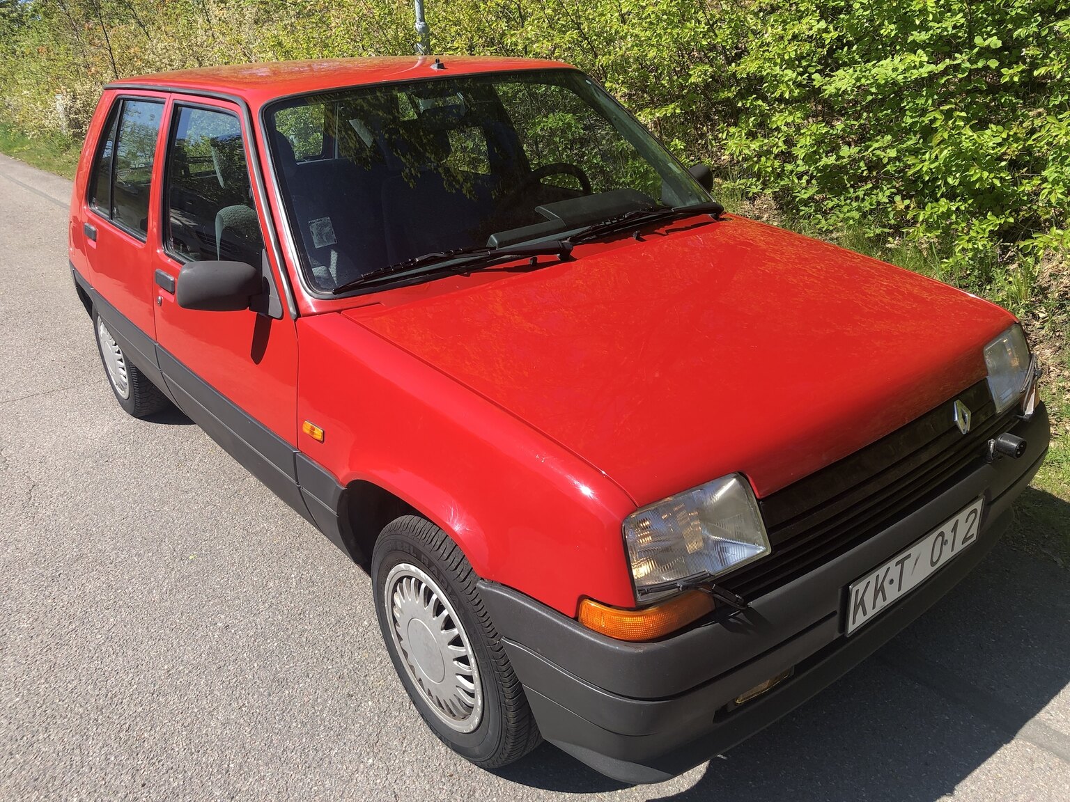 Exterior image of 1990 Renault 5 (2)
