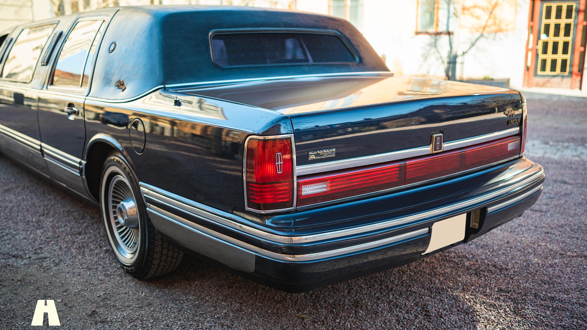 Exteriörbild på 1992 Lincoln Town Car Limousine 