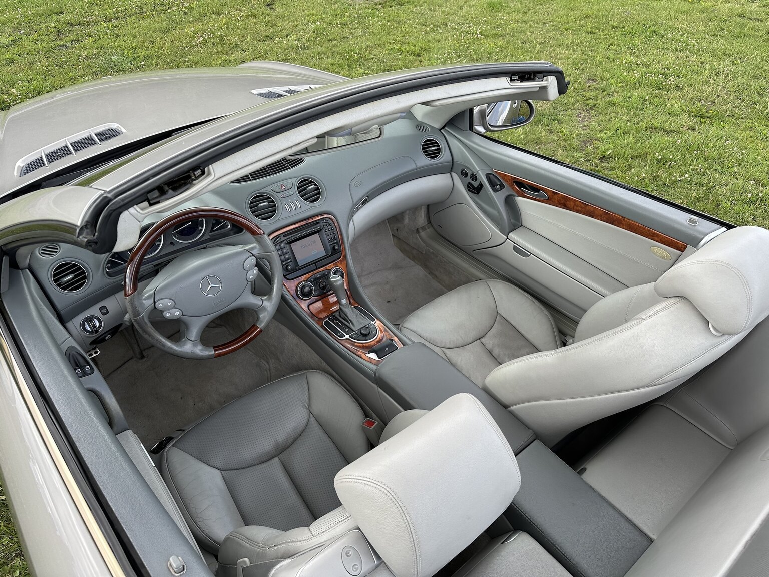 Interior image of 2003 Mercedes Benz SL 500