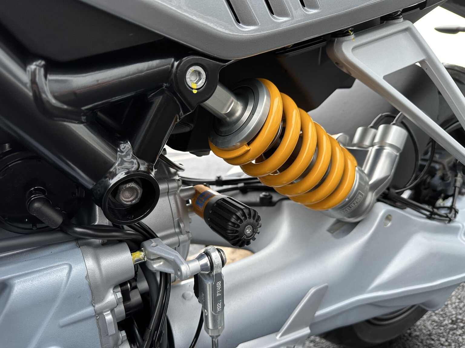 Image of 2023 Moto Guzzi V100 Mandello S mechanics (14)