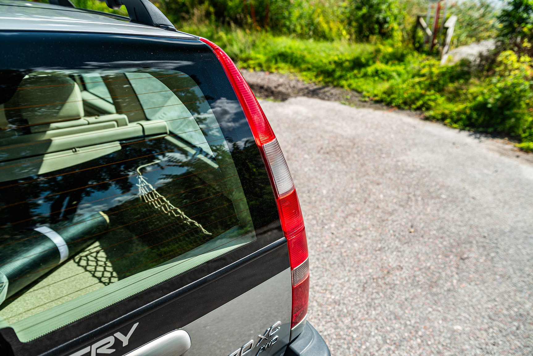 Exterior image of 2000 Volvo V70 XC 2.4 T AWD 