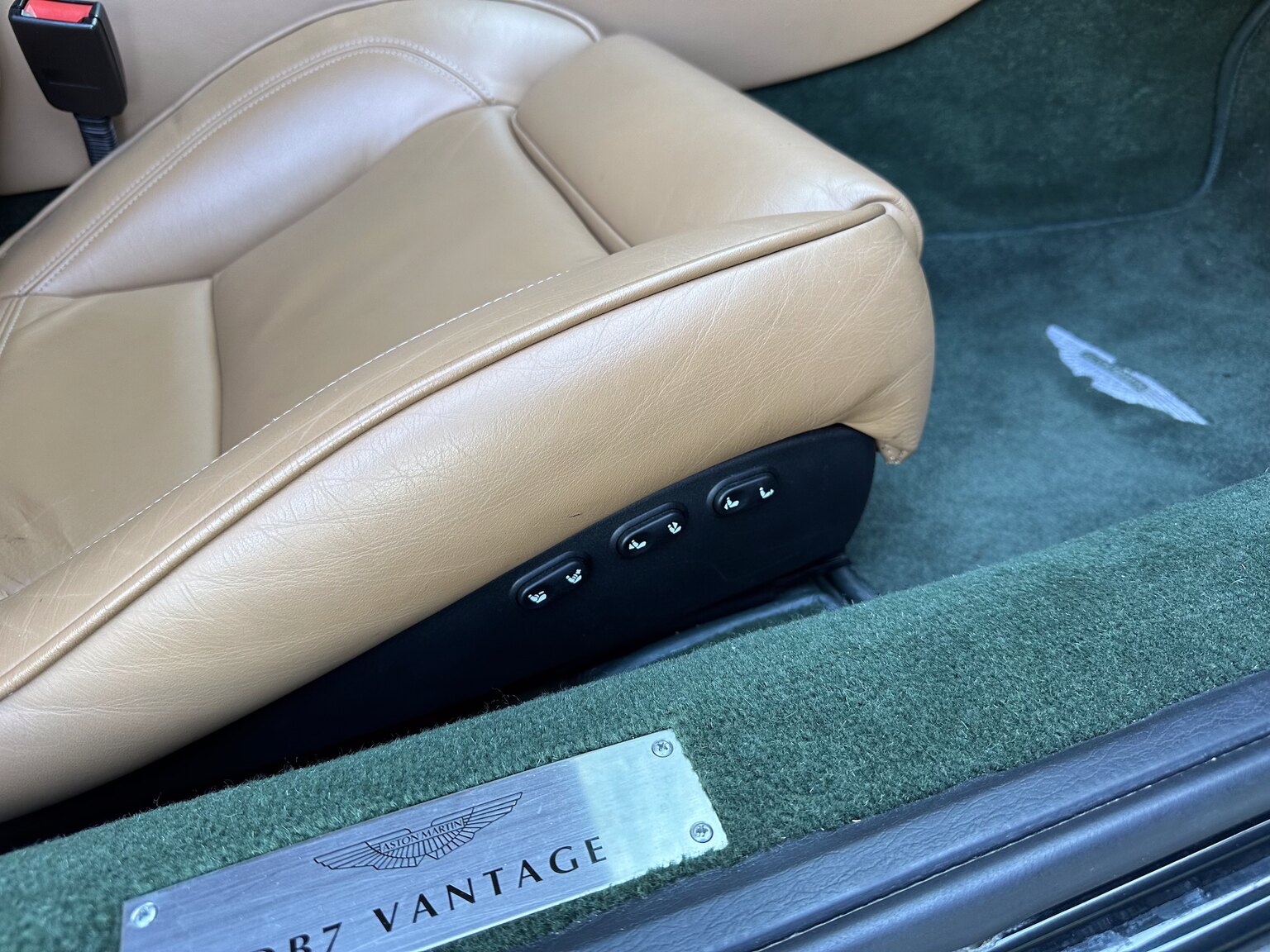 Interior image of 2003 Aston Martin DB7