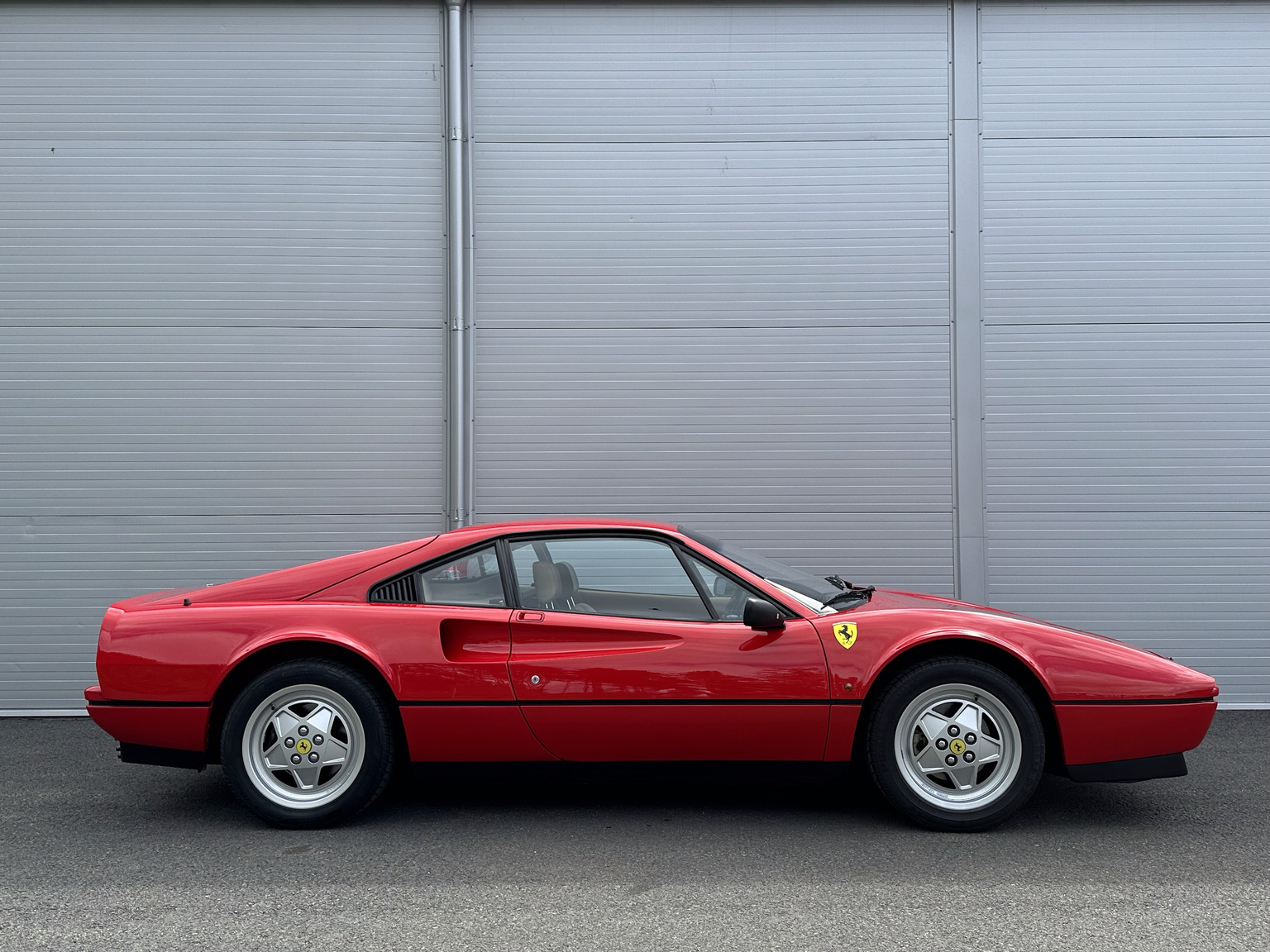 Exteriörbild på 1988 Ferrari 328 GTB