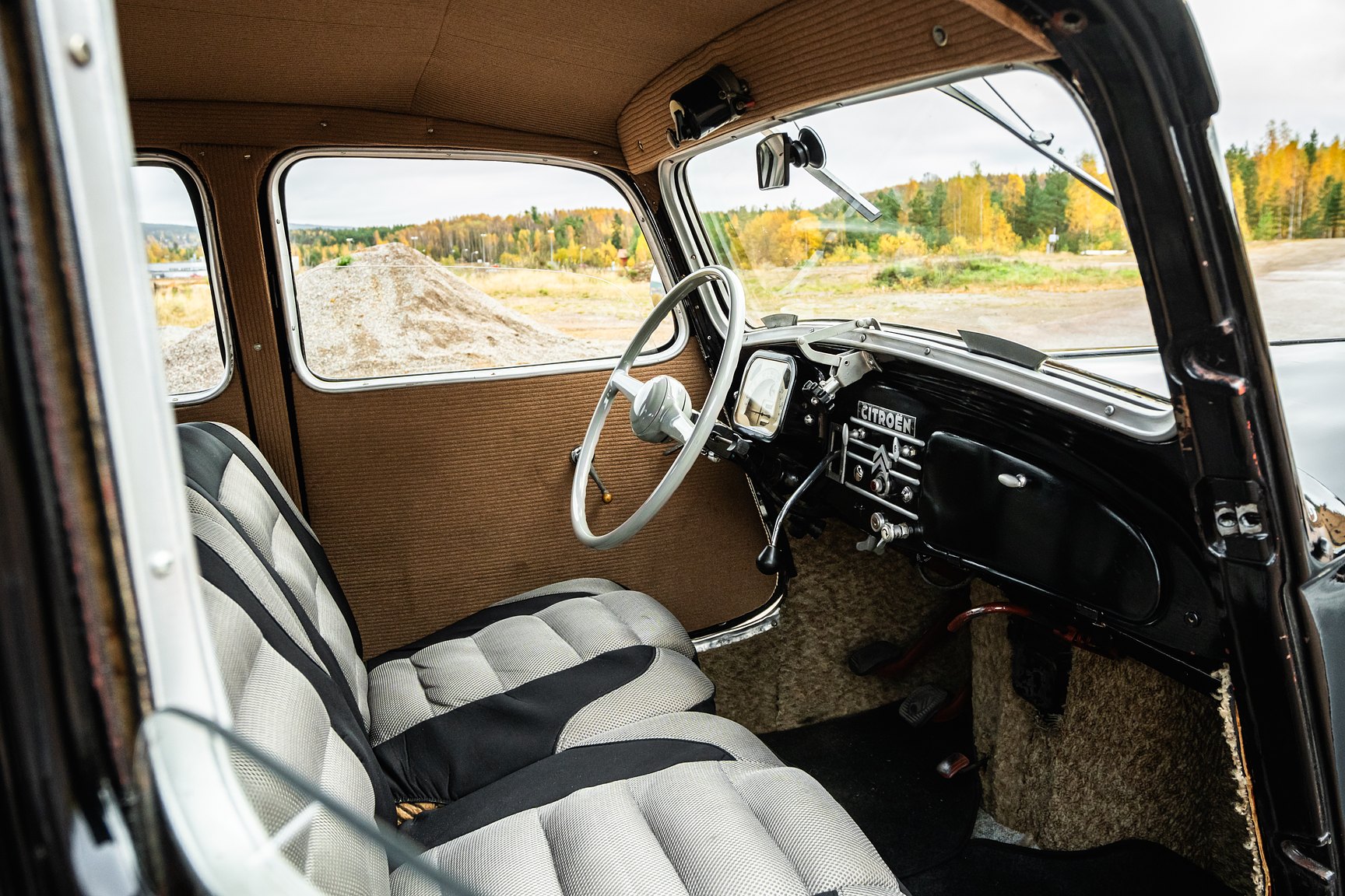 Interior image of 1951 Citroën Berline 11 Sport