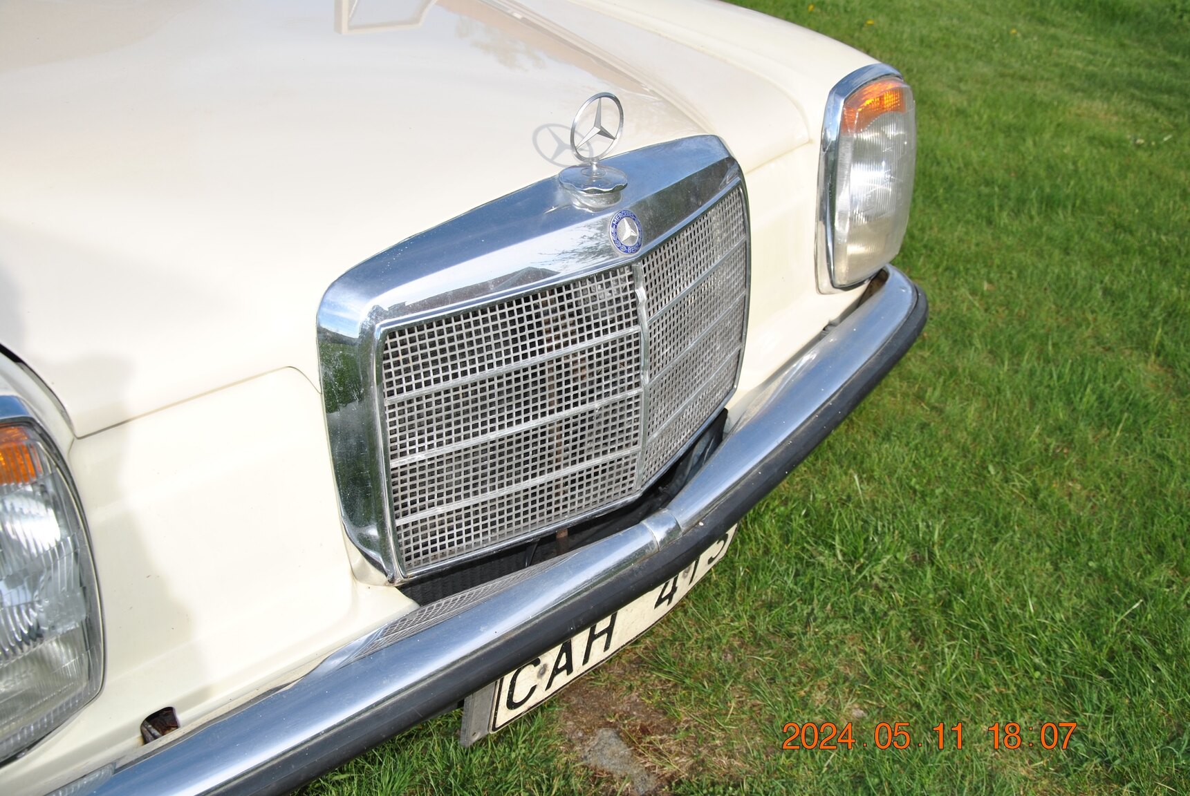Exteriörbild på 1971 Mercedes-Benz 220D