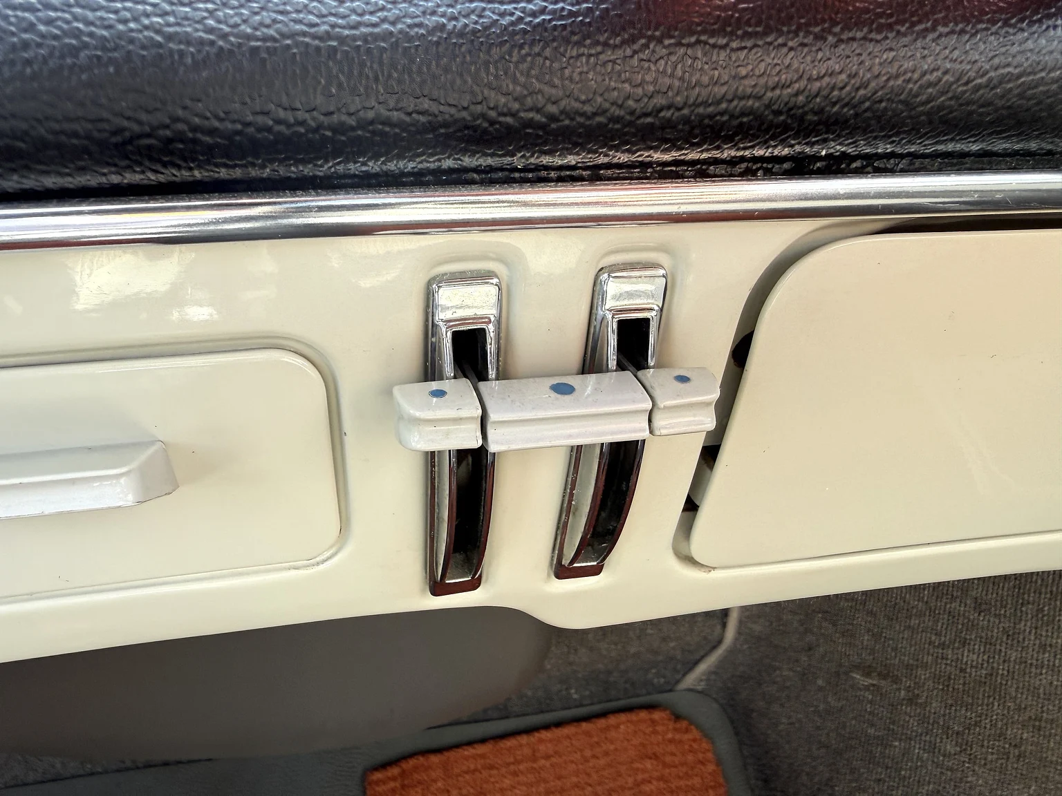 Innenraumfoto von 1965 Volkswagen 1500 Limousine 311 Notchback (24)