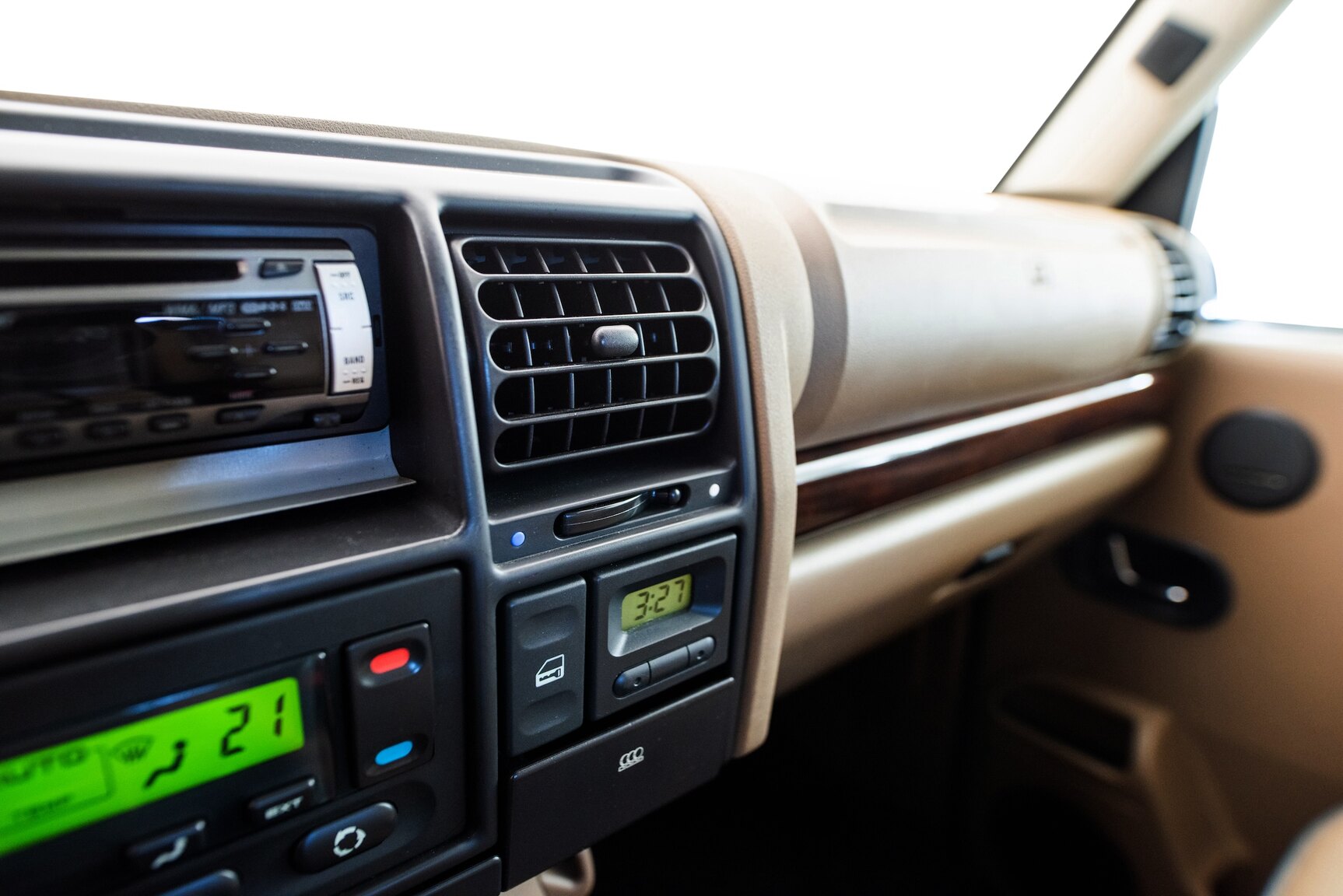 Interior image of 1999 Land Rover Discovery 4.0 V8