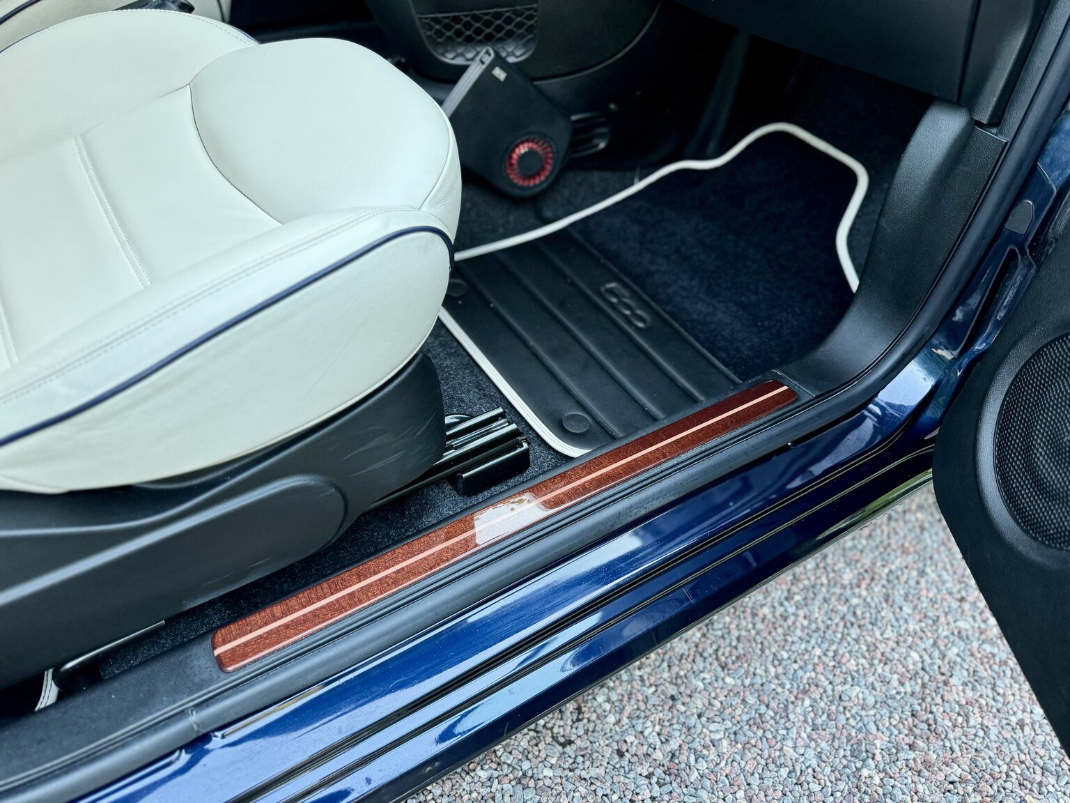 Innenraumfoto von 2017 Fiat 500 Riva