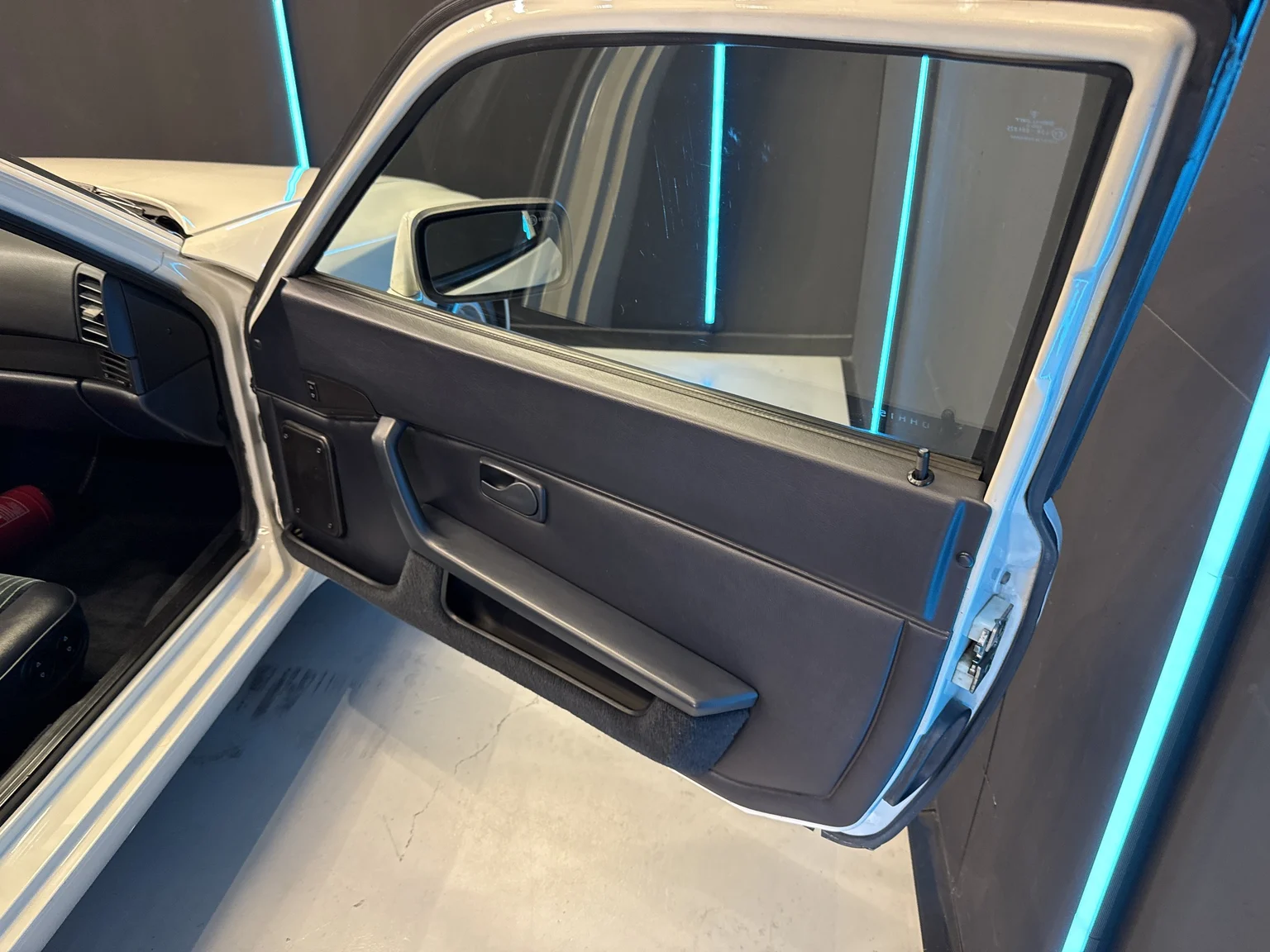 Interior image of 1989 Porsche 944 2.7 (45)