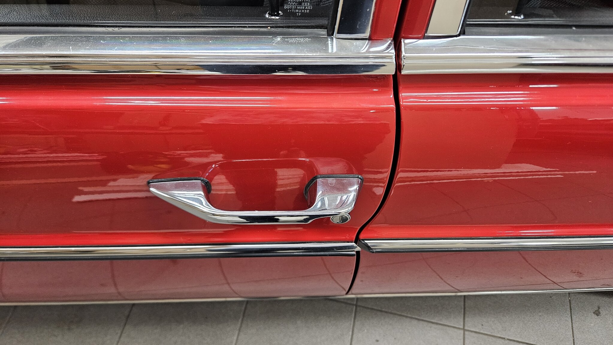 Exteriörbild på 1975 Mercedes-Benz 200