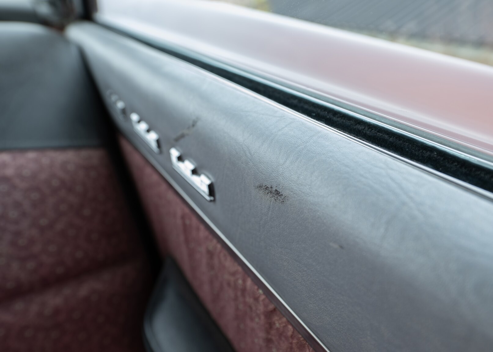 Interior image of 1961 Chrysler New Yorker Sedan (27)