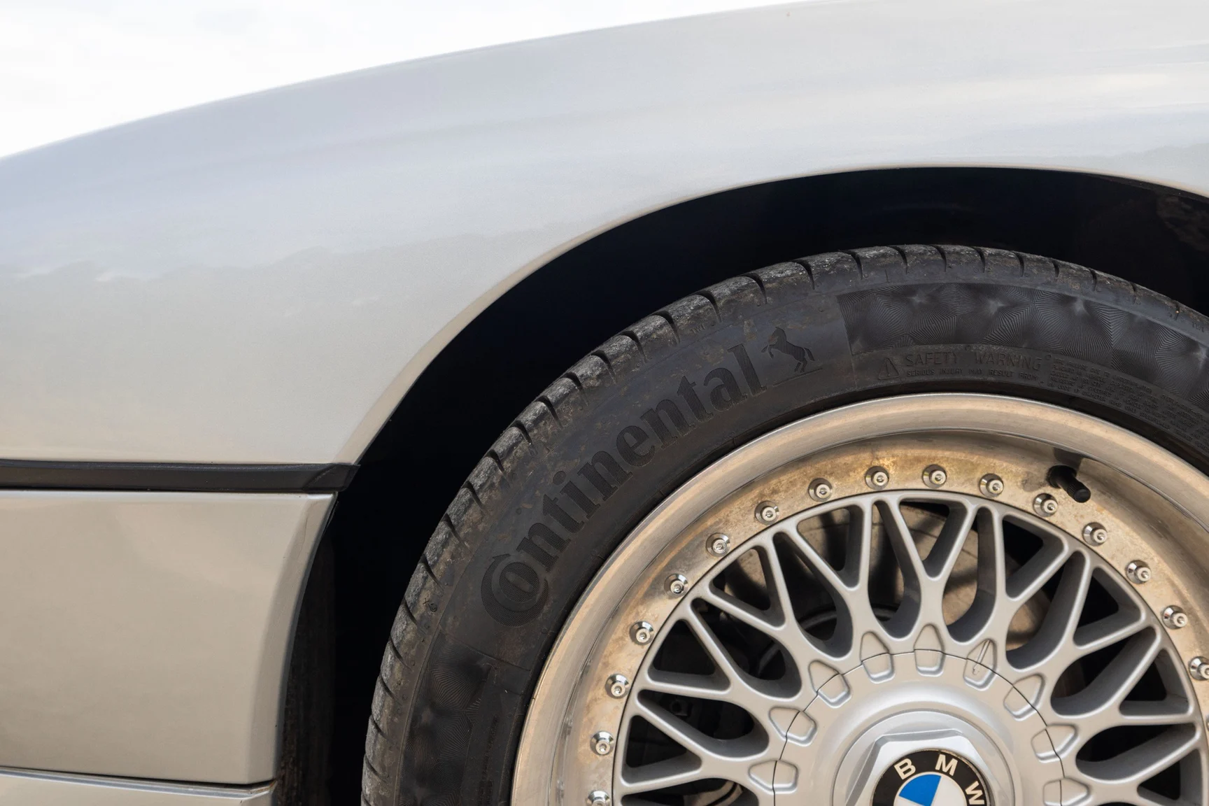 Exterior image of 1991 BMW 850i (76)