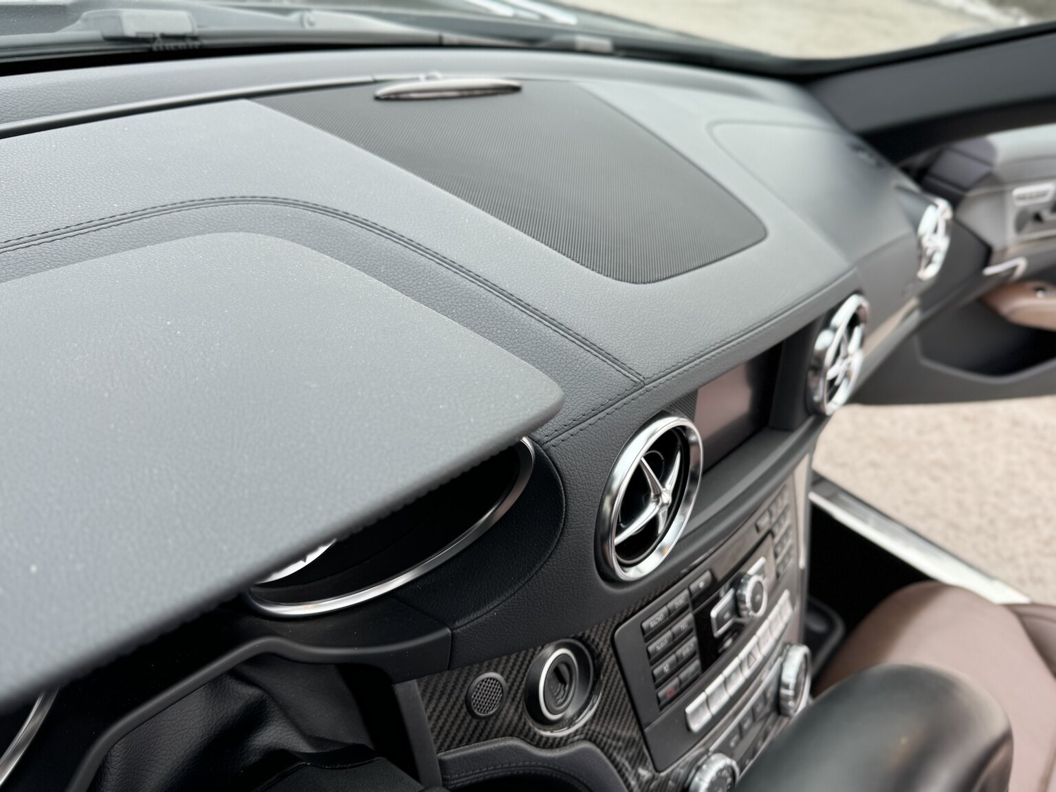 Interior image of 2013 MERCEDES-BENZ SL 500