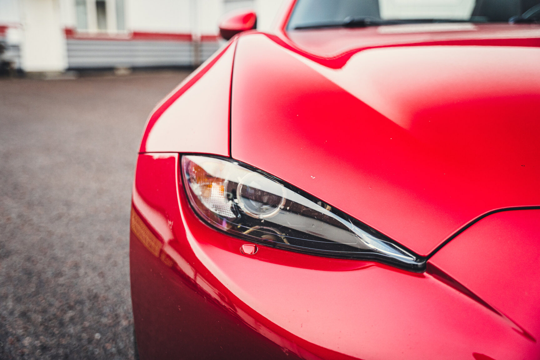 Exteriörbild på 2017 Mazda MX-5 RF - Ett sista race