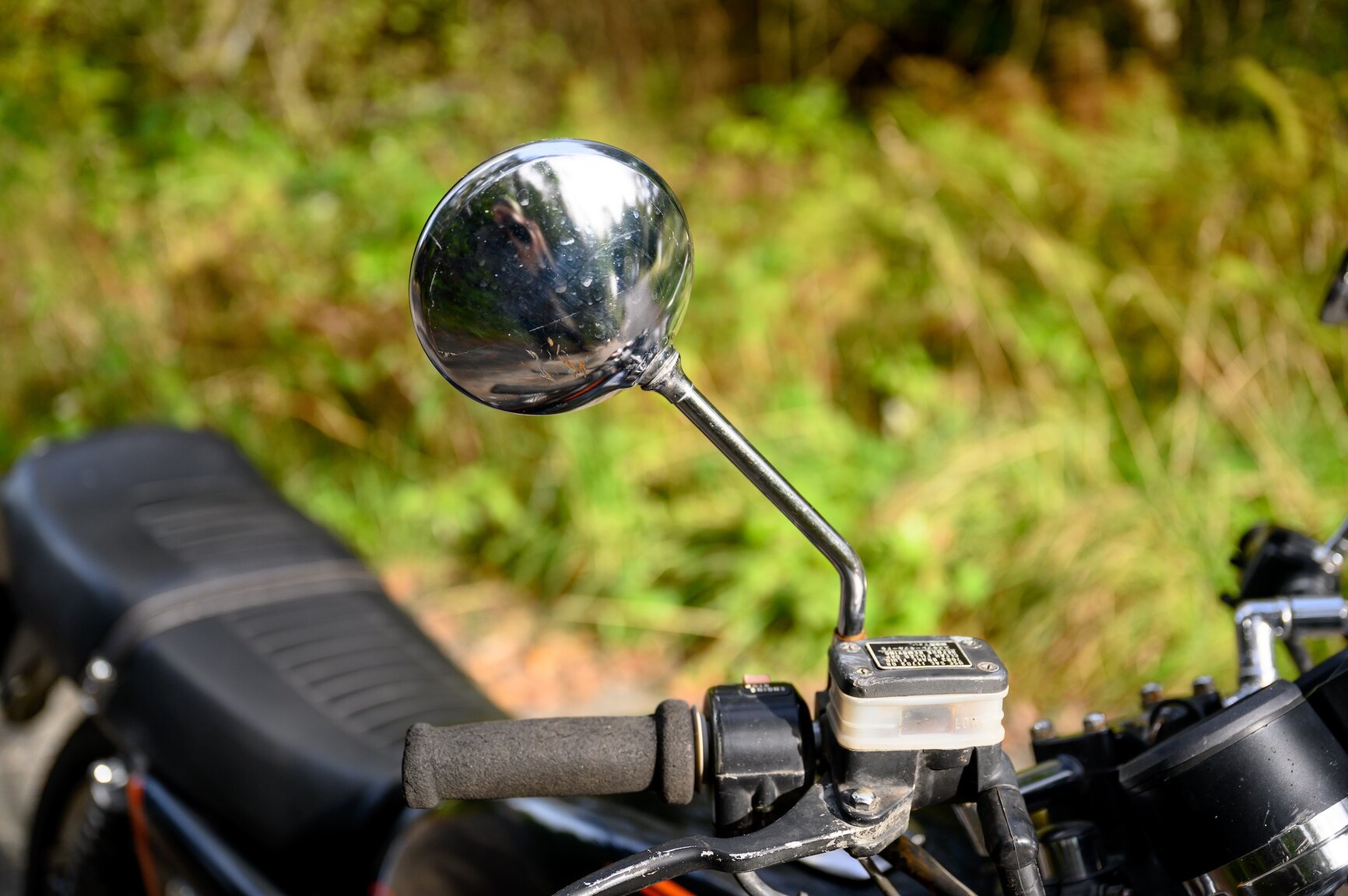 Exterior image of 1981 SUZUKI GS 500 E 