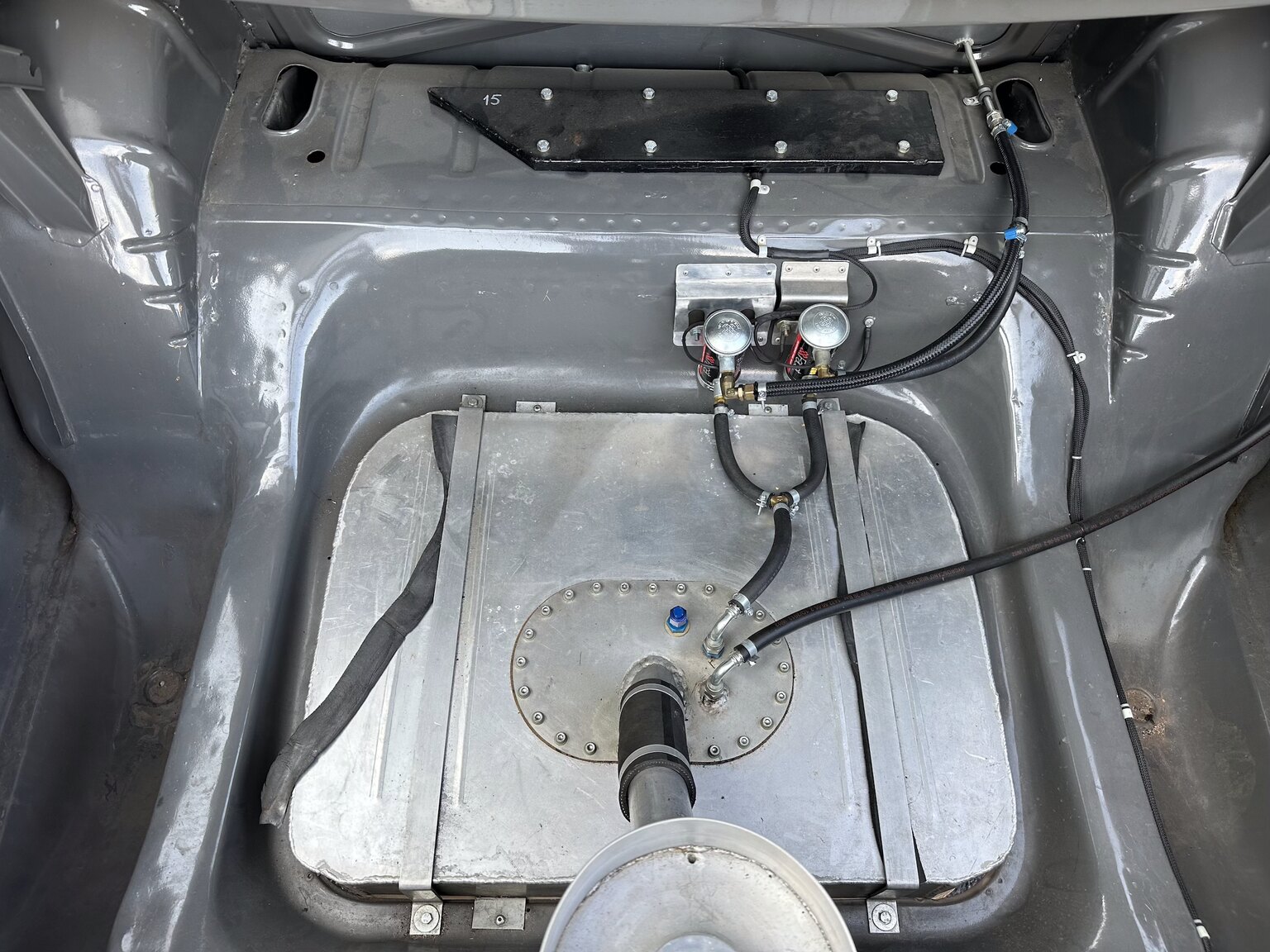 Image of 1969 Volvo 142 race car mechanics
