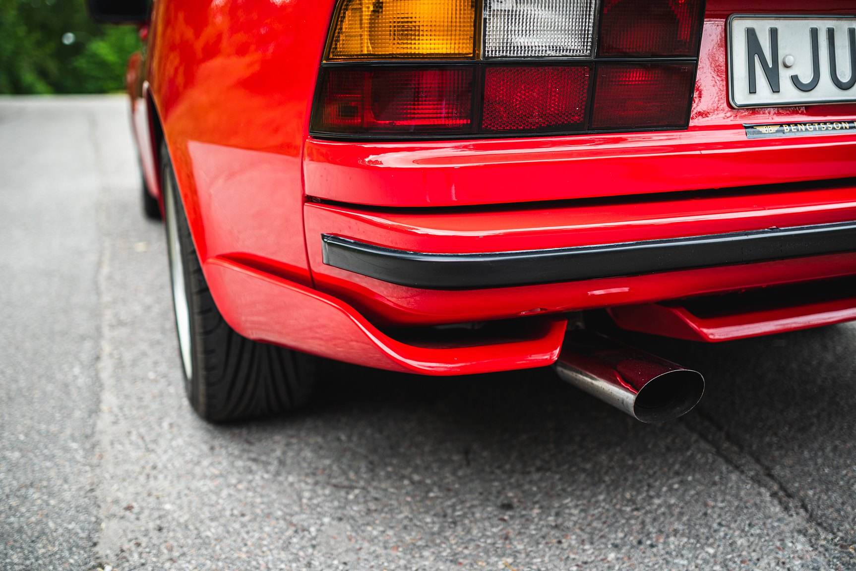 Exterior image of 1988 Porsche 944