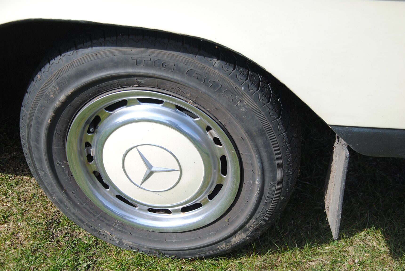 Exteriörbild på 1971 Mercedes-Benz 220D
