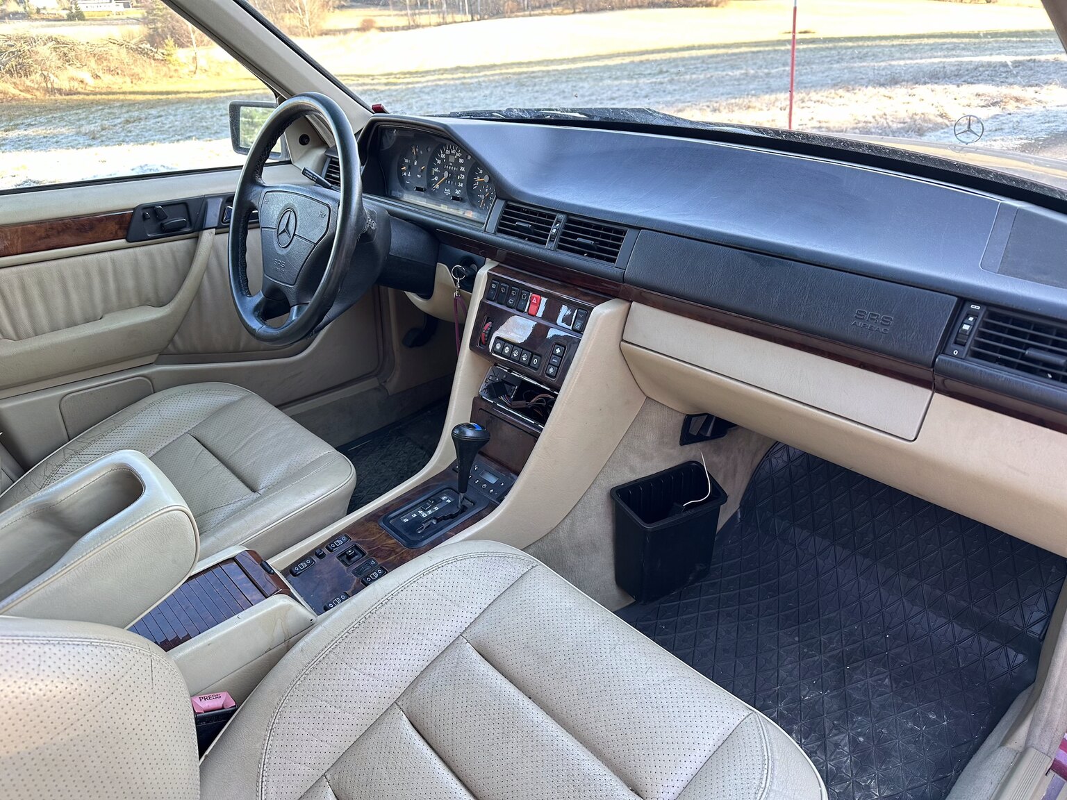 Interiörbild 1992 Mercedes-Benz 300 TE-24