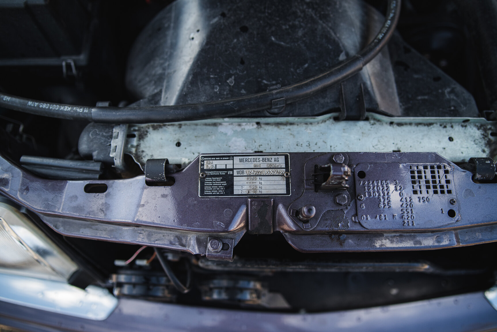 Image of 1993 Mercedes-Benz E 220 mechanics