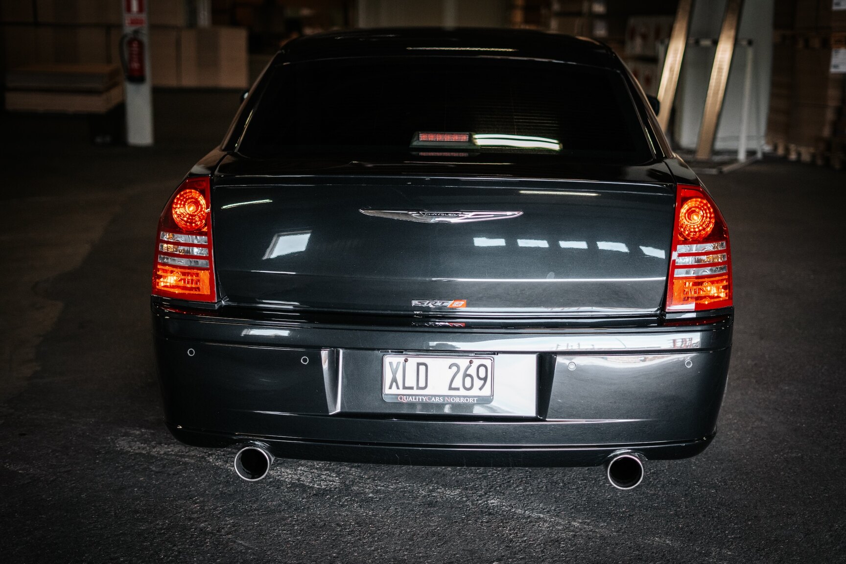 Exterior image of 2006 Chrysler 300C SRT-8 (5)