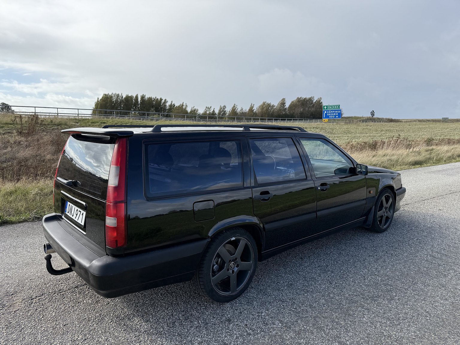 Exterior image of 1995 VOLVO 855 T5R T-5R
