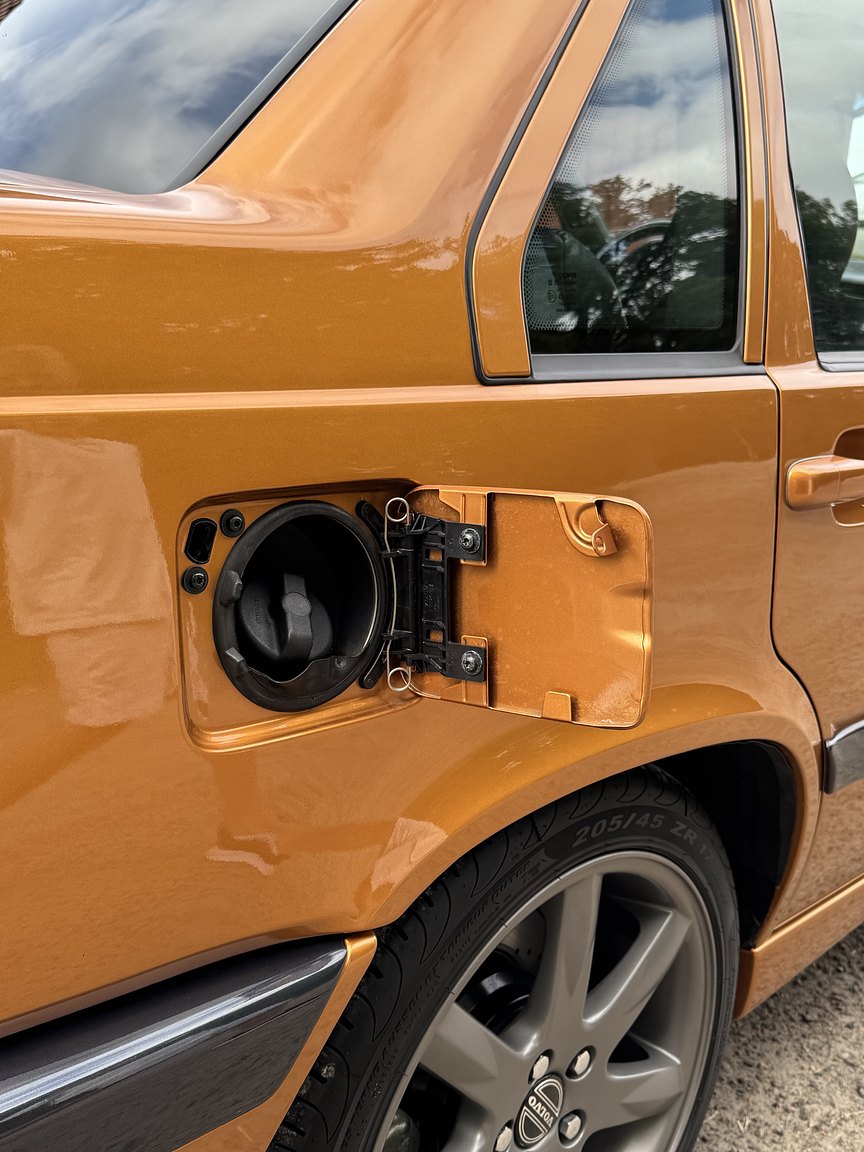 Exterior image of 1996 Volvo 850 R