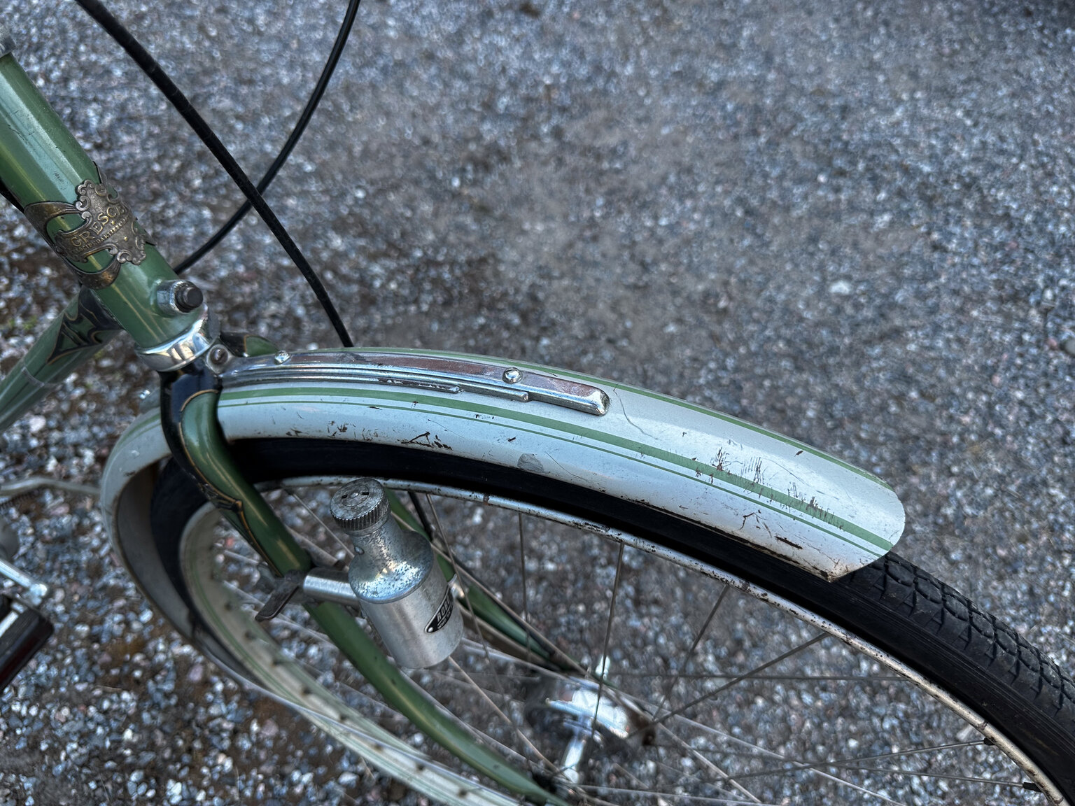 Exteriörbild på 1951 Fux med påhängsmotor