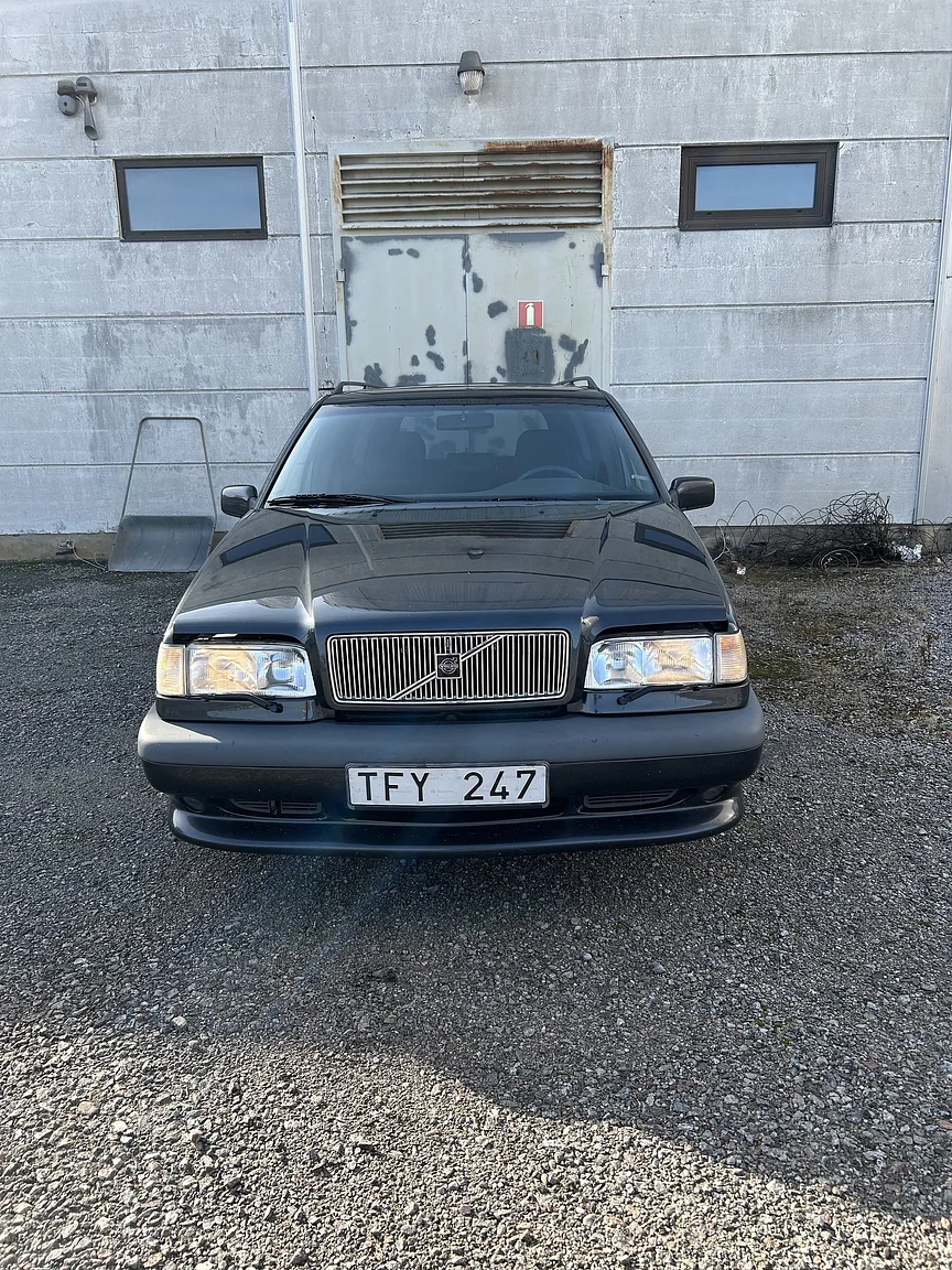 Exterior image of 1996 Volvo 850 R Estate (1)